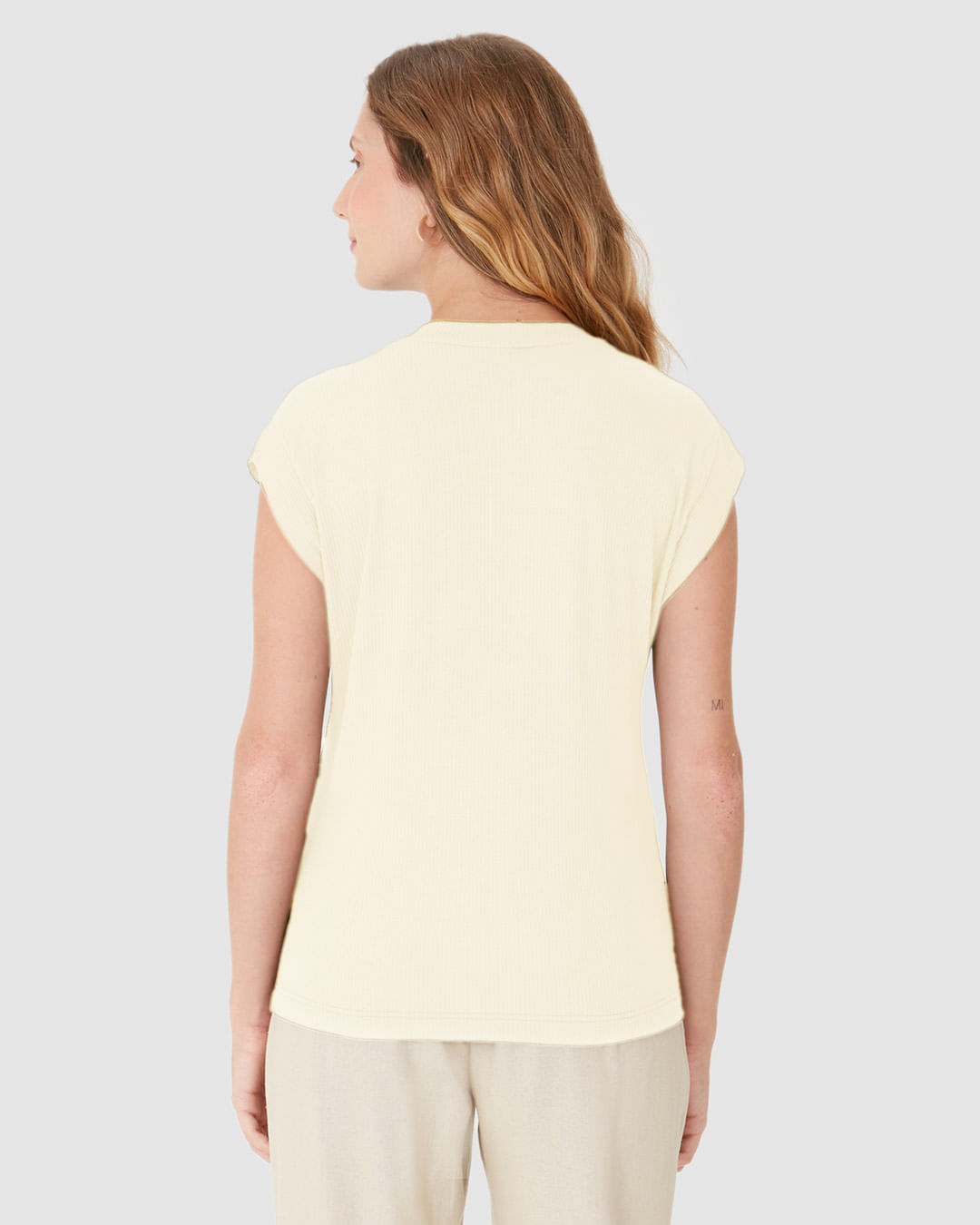 Blusa Ampla Feminina Decote Redondo Manga Curta Em Malha Viscose Canelada - Imagem 20