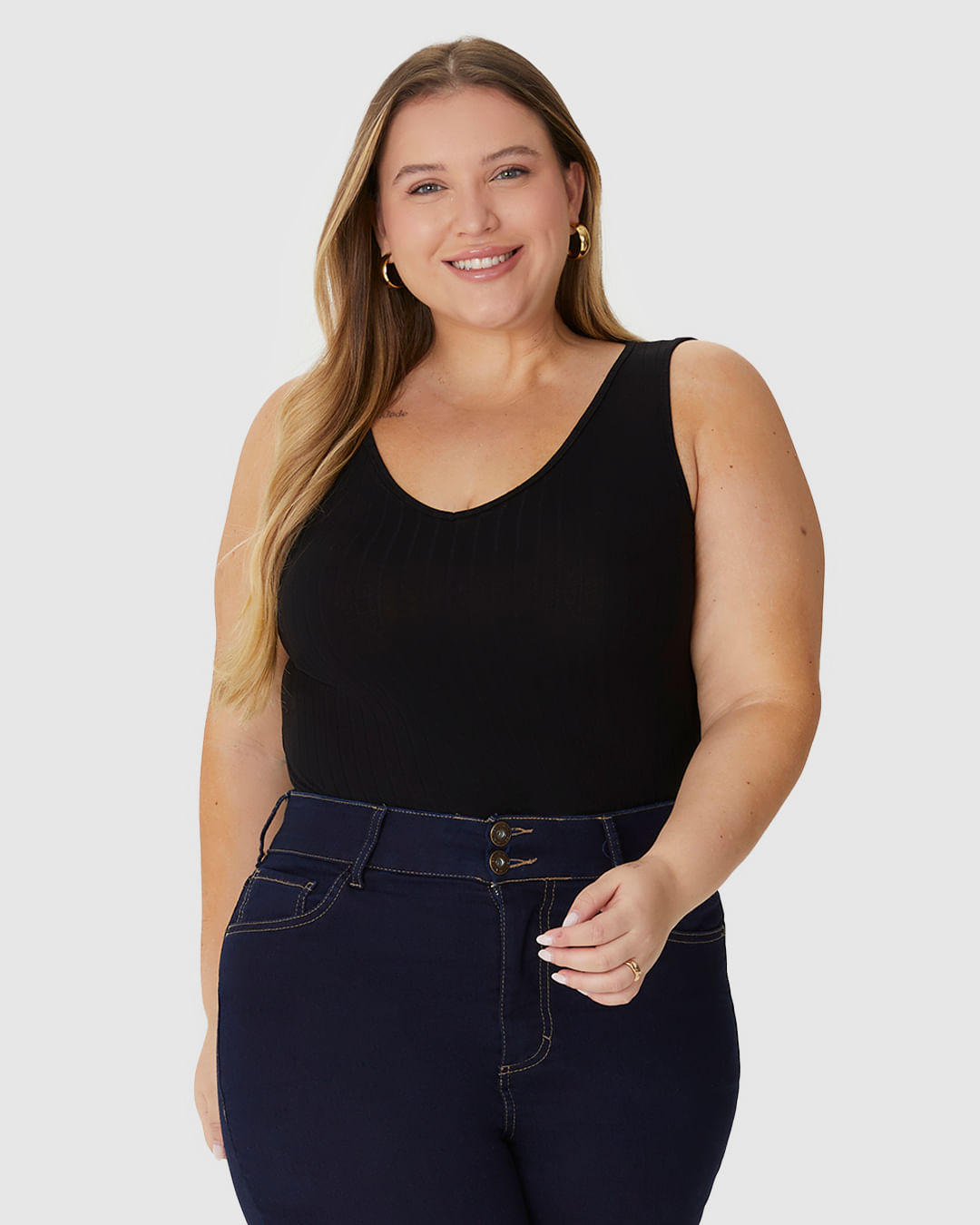 Regata Básica Feminina Plus Size Decote V Em Canelado De Viscose - Imagem 16