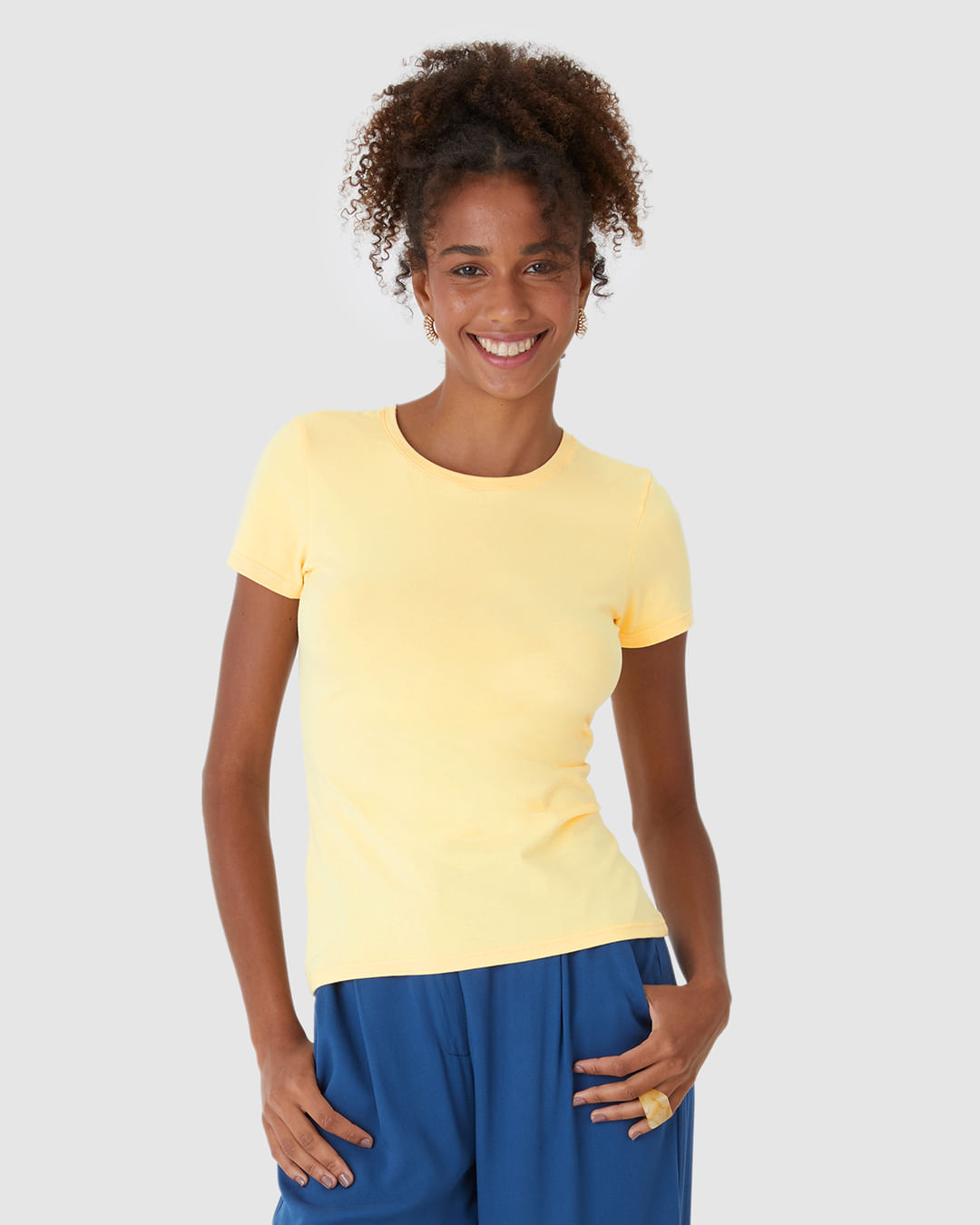 Camiseta Básica Feminina Slim Decote Redondo Em Algodão