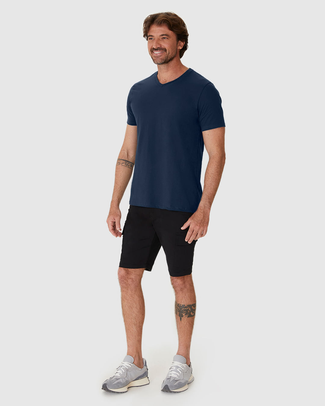 Camiseta Básica Masculina Gola V Em Algodão - Imagem 17