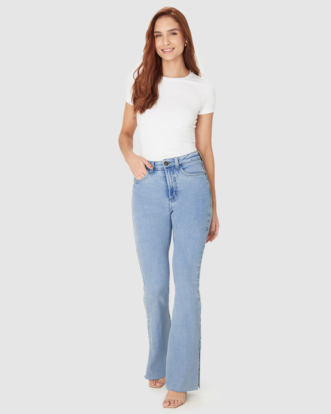 Calça Feminina Small Flare Fenda Lateral Barra Desfiada Em Jeans Stretch - Imagem 37