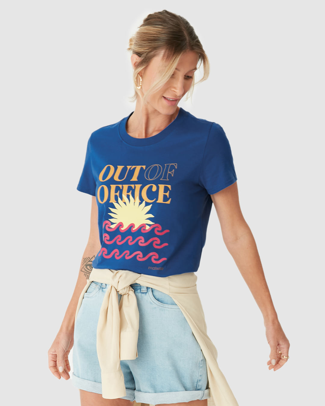 Camiseta Feminina Manga Curta Estampa Out Of Office Em Algodão
