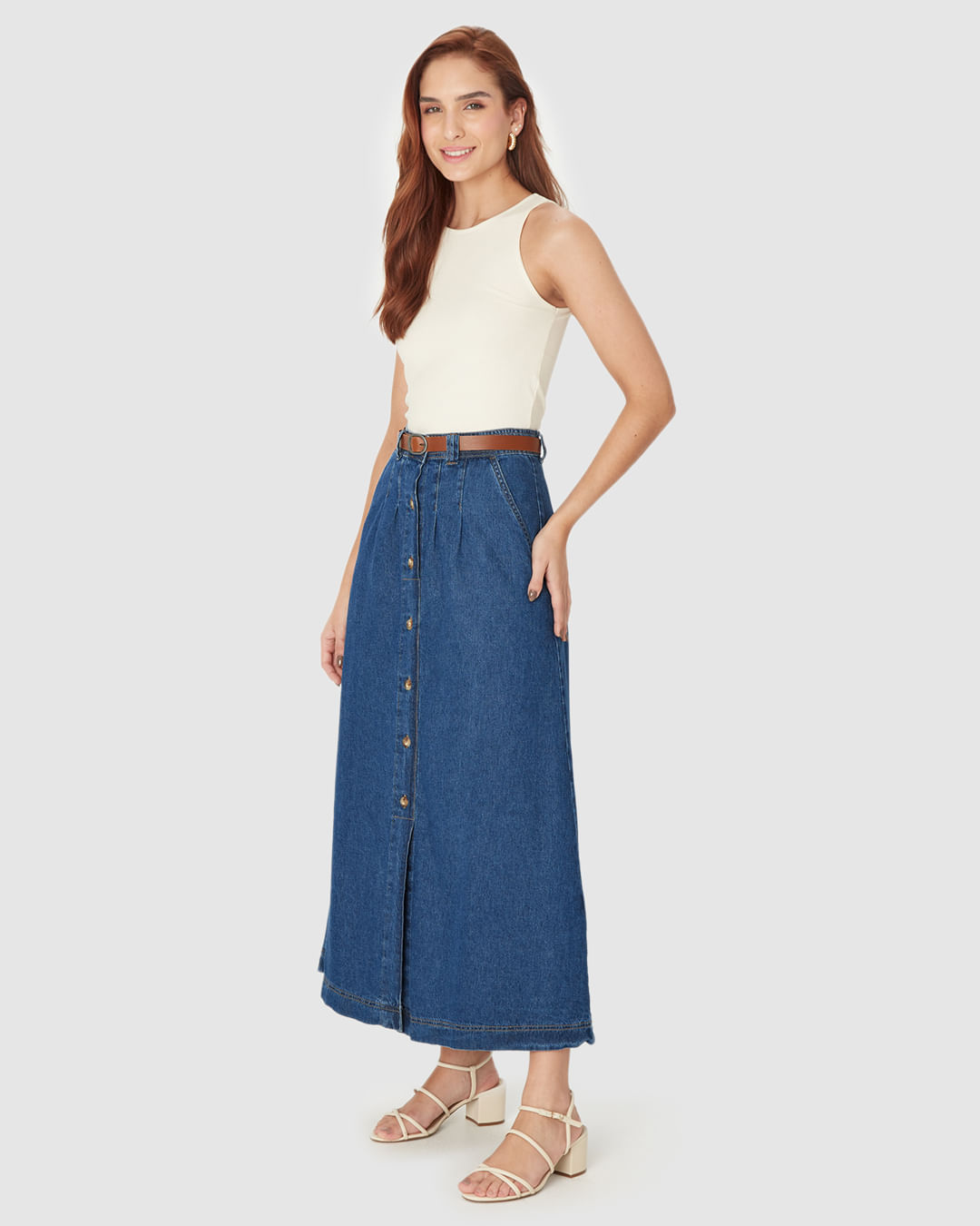 Saia Midi Feminina Evasê Abotoamento Frontal E Cinto Em Jeans Leve