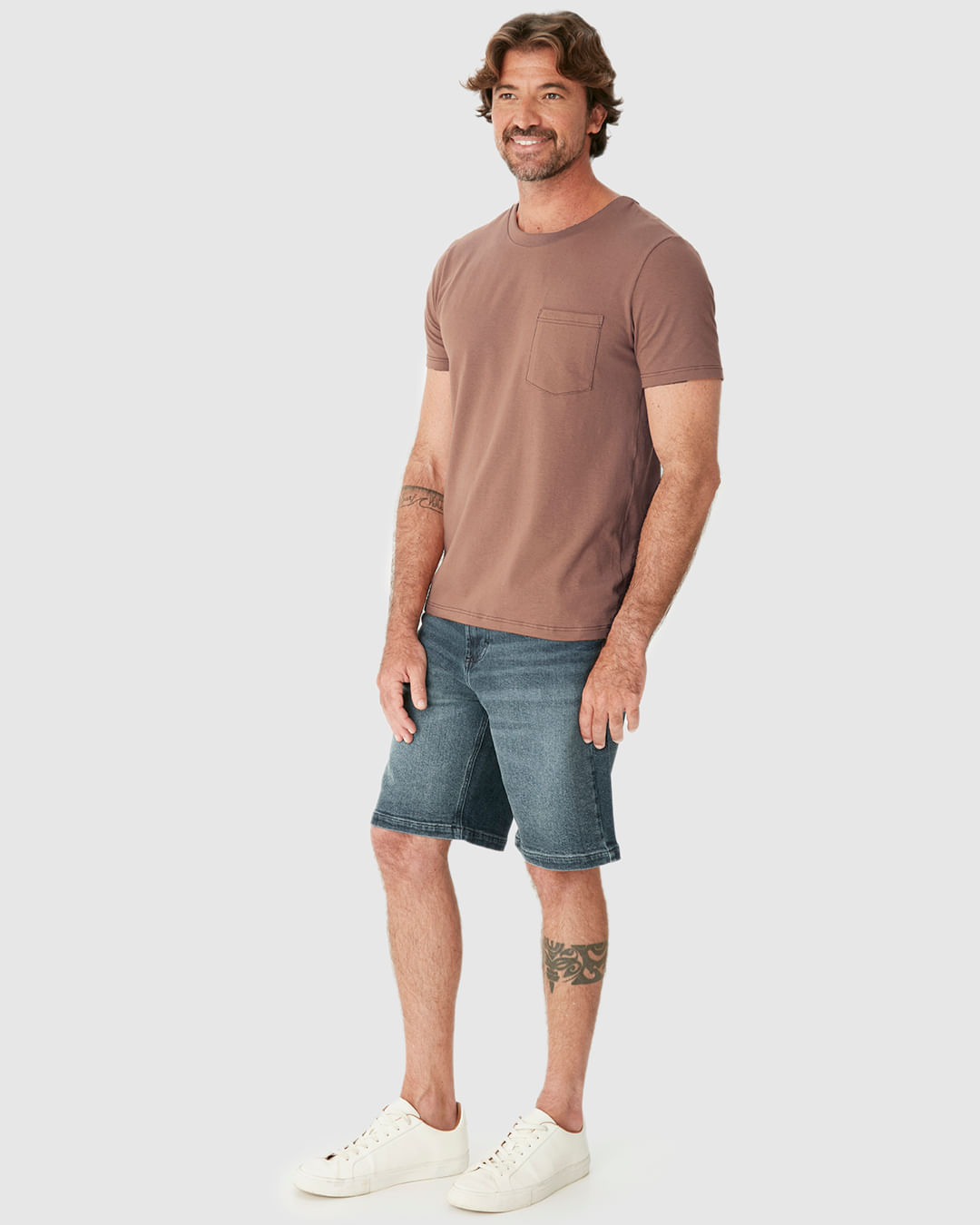 Camiseta Básica Masculina Detalhe Bolso Frontal Em Malha Linho - Imagem 22