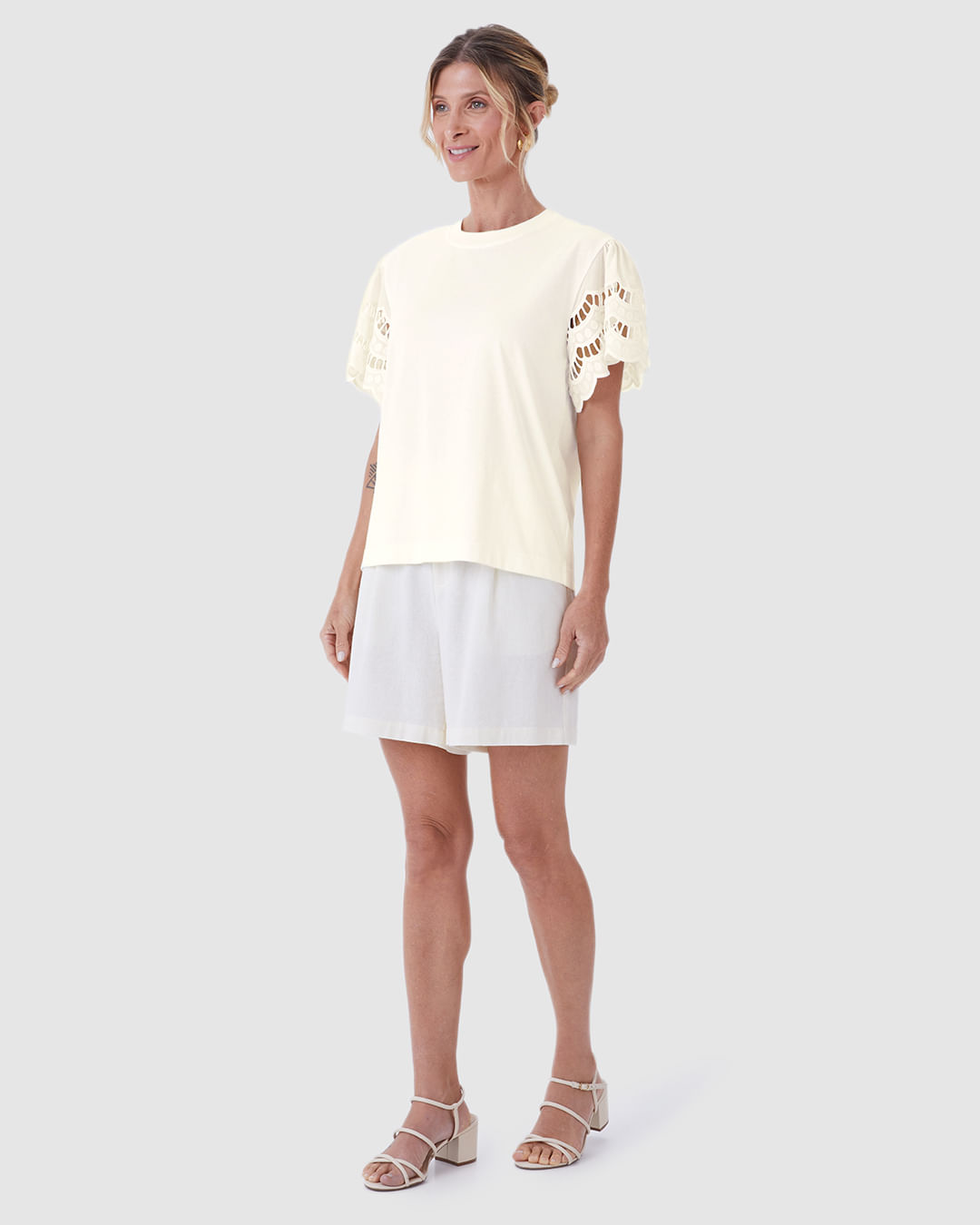 Blusa Ampla Feminina Manga Detalhe Vazado Em Algodão - Imagem 2