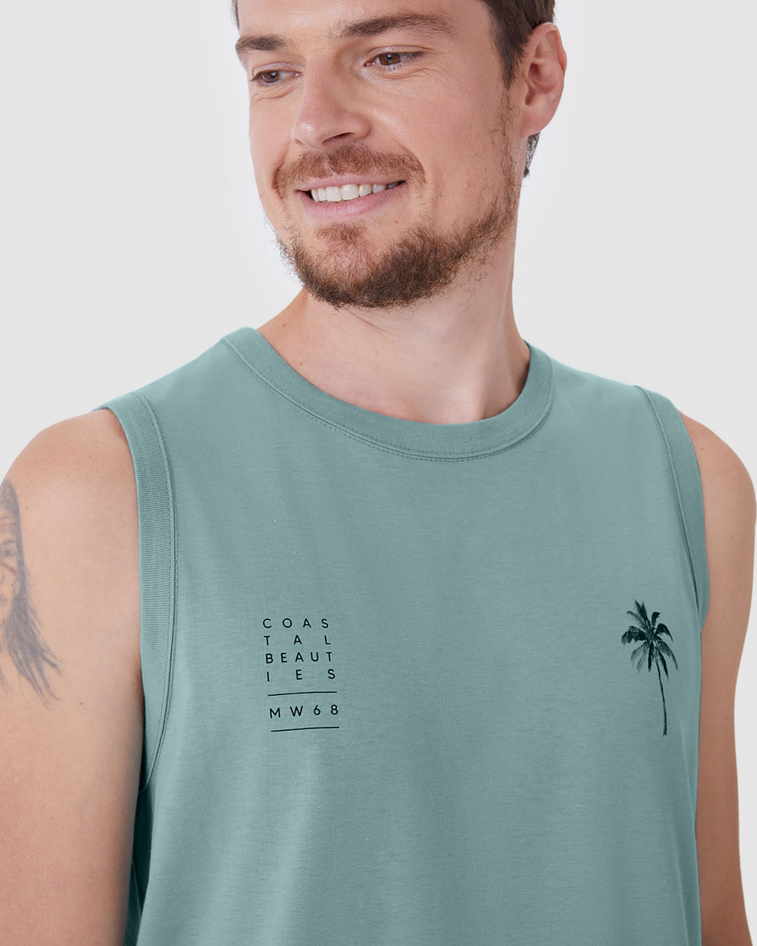 Regata Masculina Decote Redondo Alça Larga Estampa Frontal Em Algodão - Imagem 18