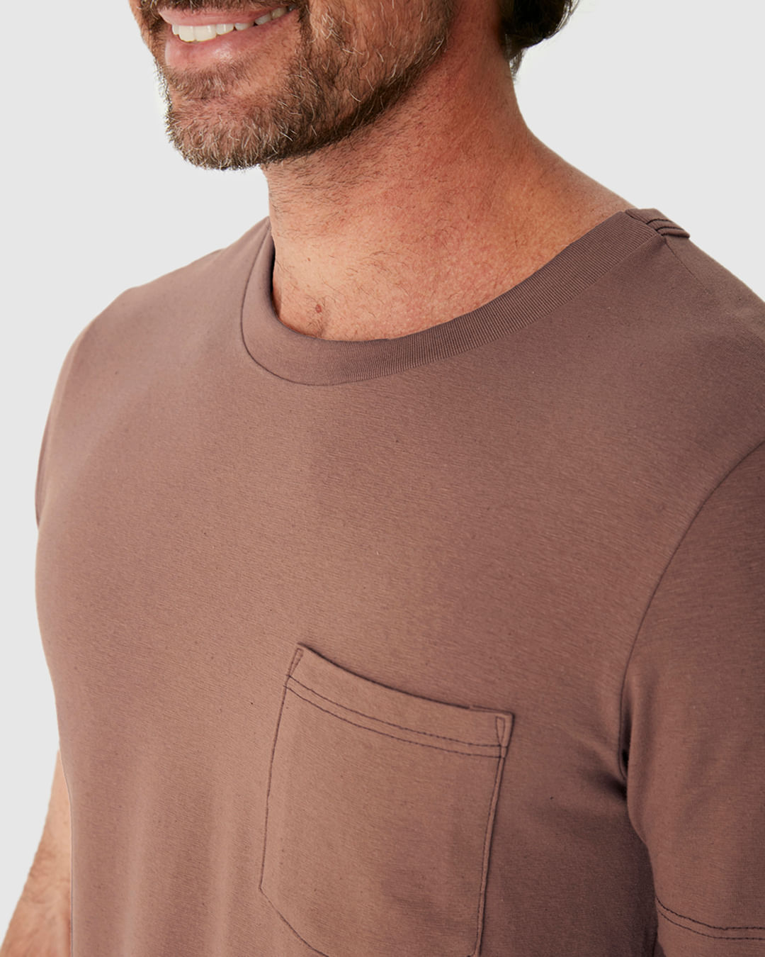 Camiseta Básica Masculina Detalhe Bolso Frontal Em Malha Linho - Imagem 13
