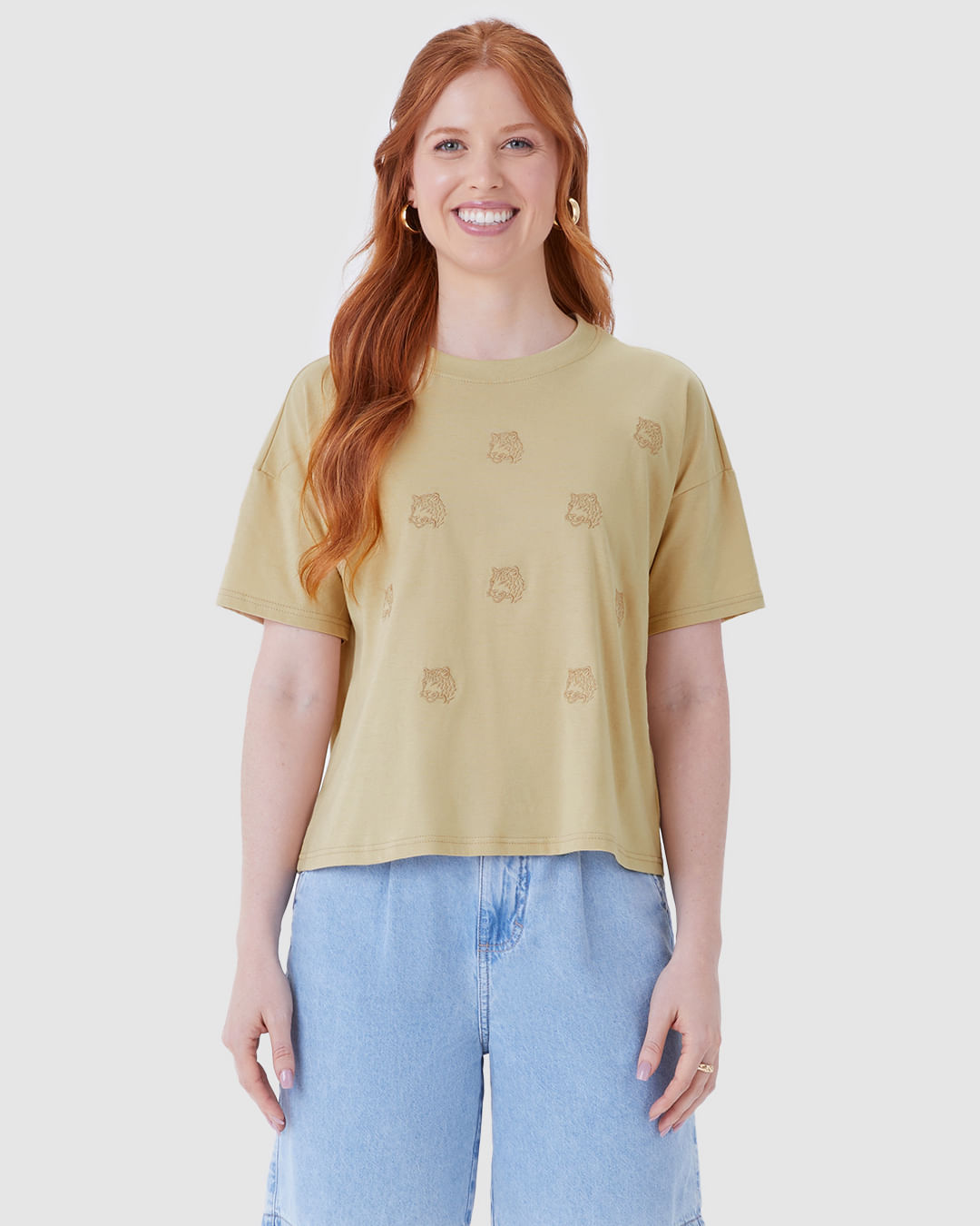 Camiseta Ampla Feminina com Bordados Frontais Delicados Em Algodão - Imagem 4