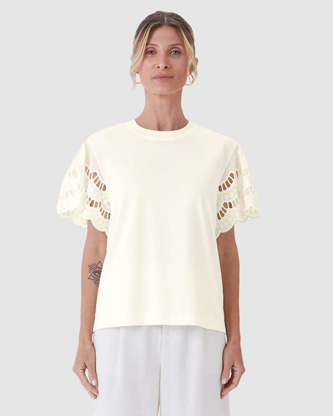 Blusa Ampla Feminina Manga Detalhe Vazado Em Algodão - Imagem 4