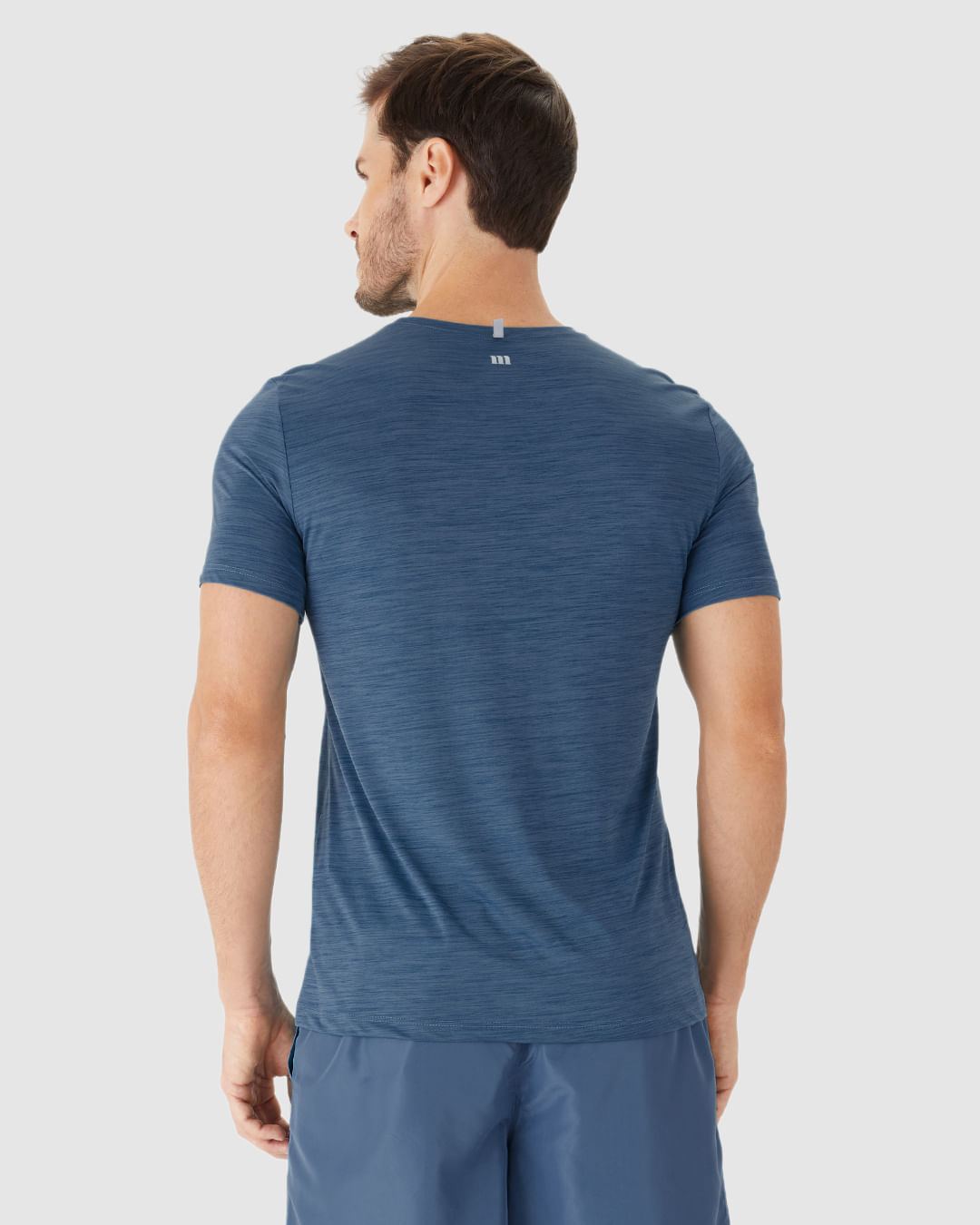 Camiseta Esportiva Masculina Com Passante Para Fone De Ouvido Malha Rajada Dry Malwee Active - Imagem 15