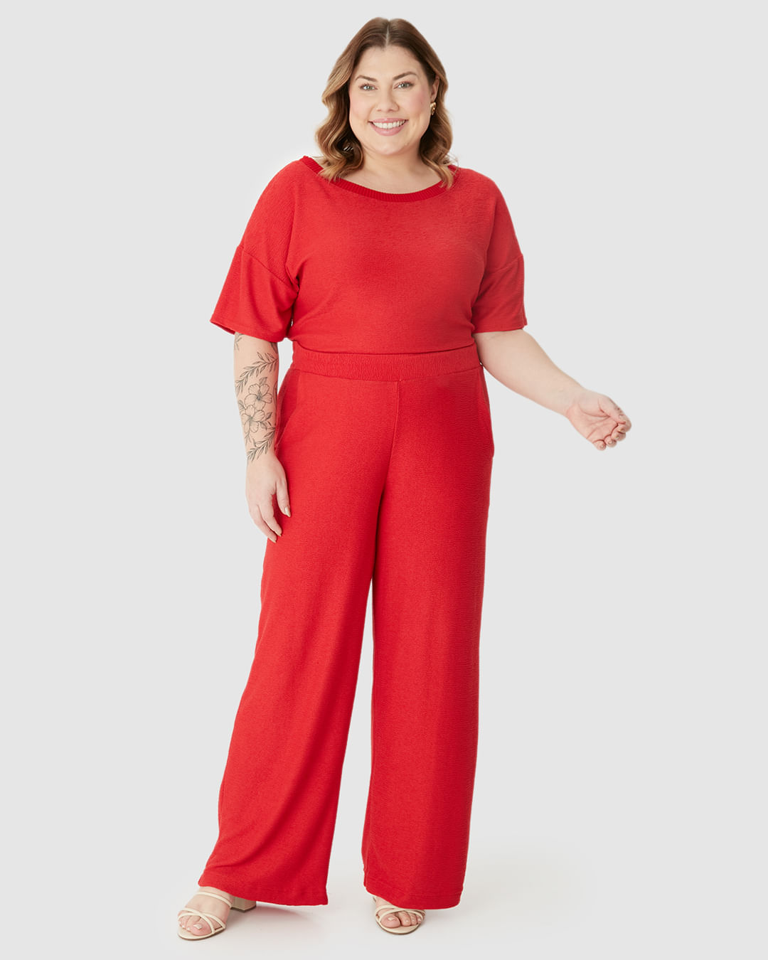 Calça Reta Feminina Plus Size Bolso Faca em Malha Viscose Texturizada