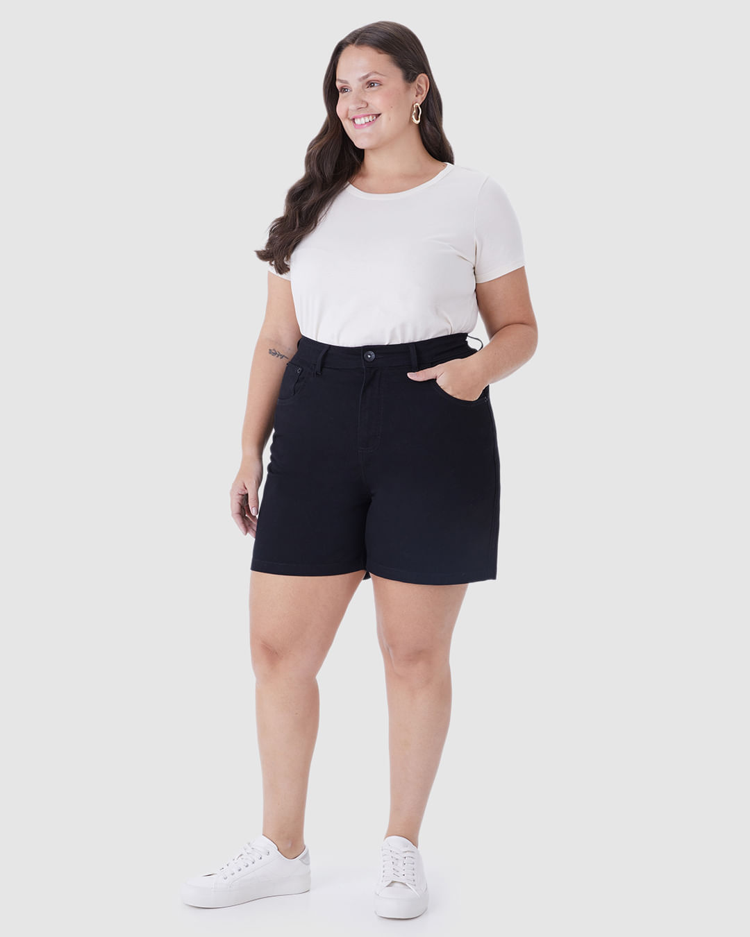 Bermuda Feminina Plus Size Comfort Cintura Média Em Sarja Com Elastano - Imagem 17