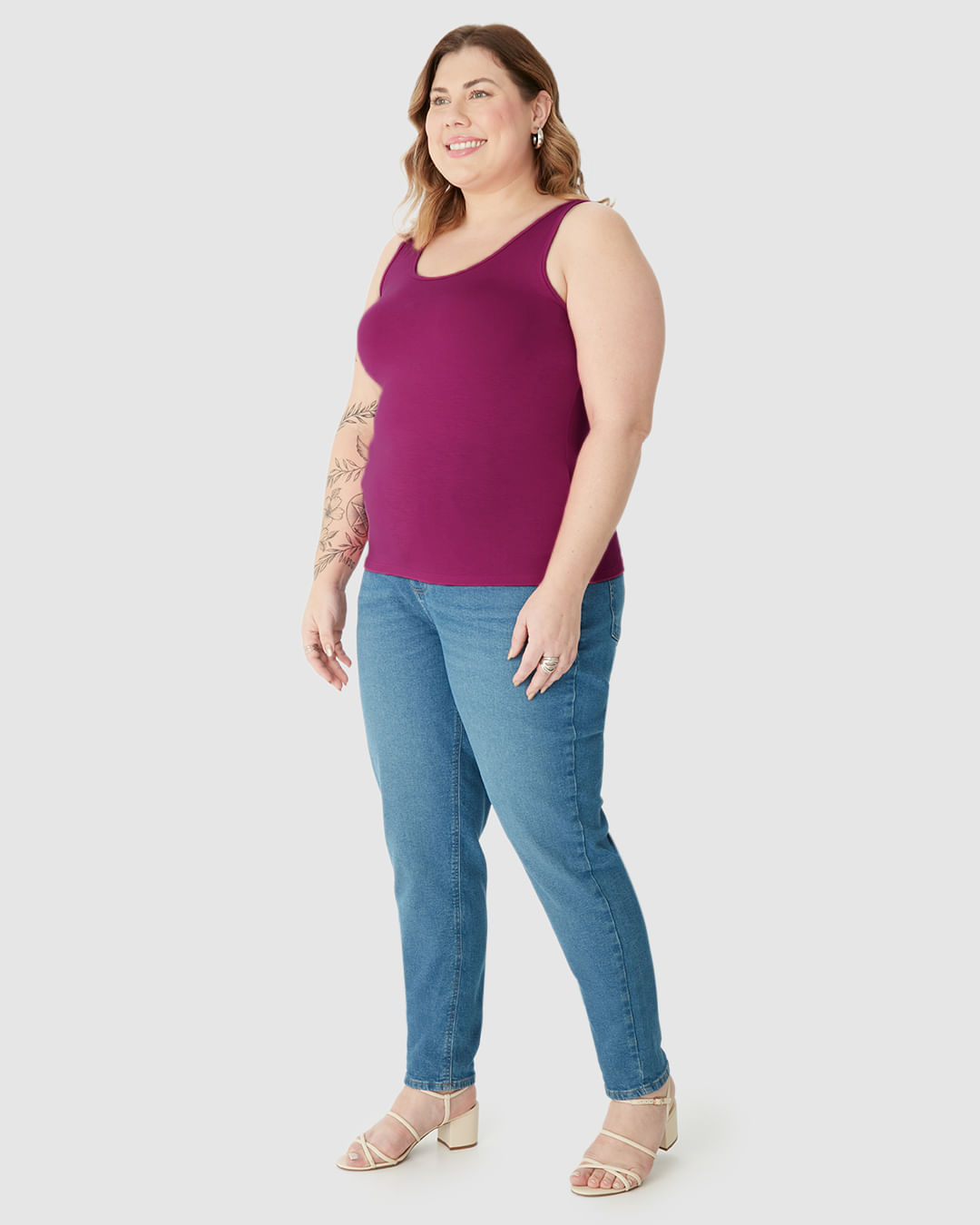 Regata Feminina Plus Size Reta Em Viscose Stretch - Imagem 17