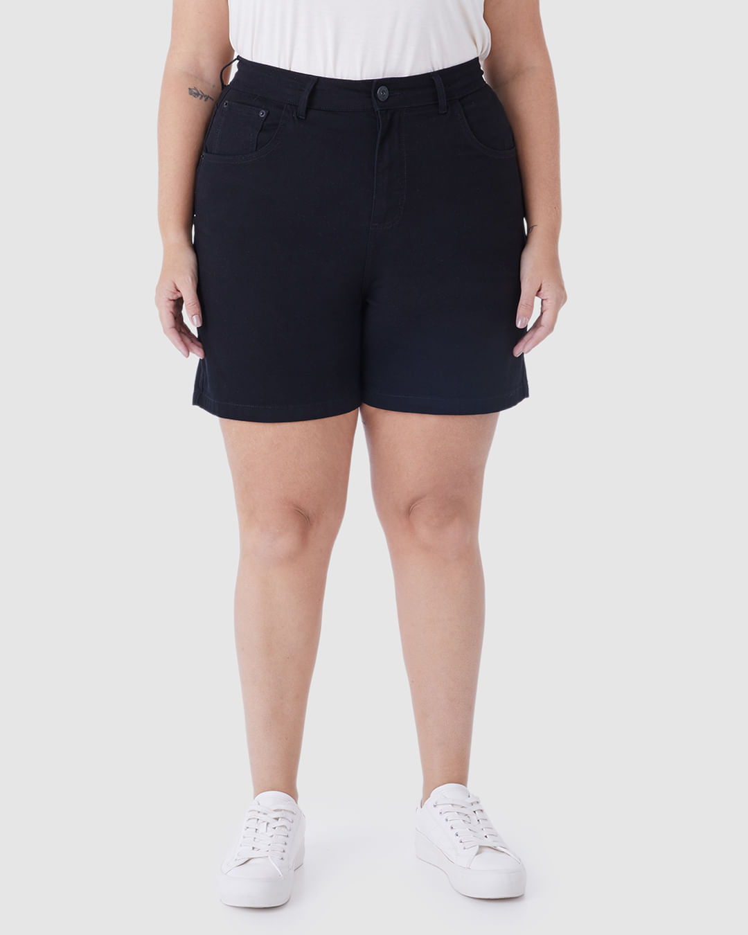 Bermuda Feminina Plus Size Comfort Cintura Média Em Sarja Com Elastano - Imagem 9