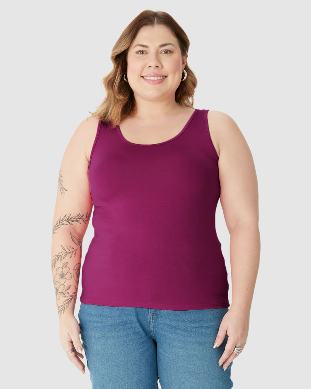 Regata Feminina Plus Size Reta Em Viscose Stretch - Imagem 14
