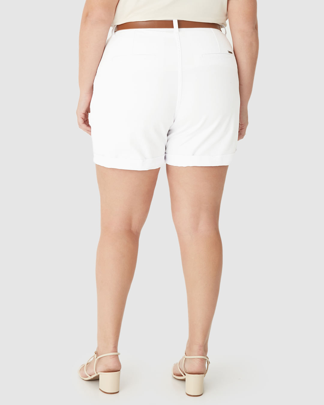 Bermuda Feminina Plus Size Alfaiataria Acompanha Cinto Em Sarja Com Elastano - Imagem 15