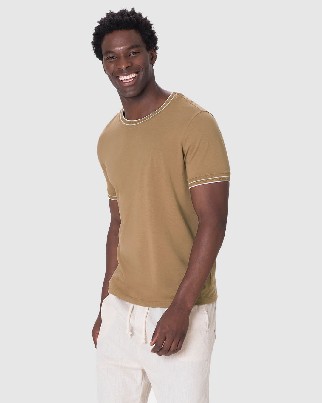 Camiseta Masculina Slim Detalhe Retilínea Costura Contraste Em Algodão