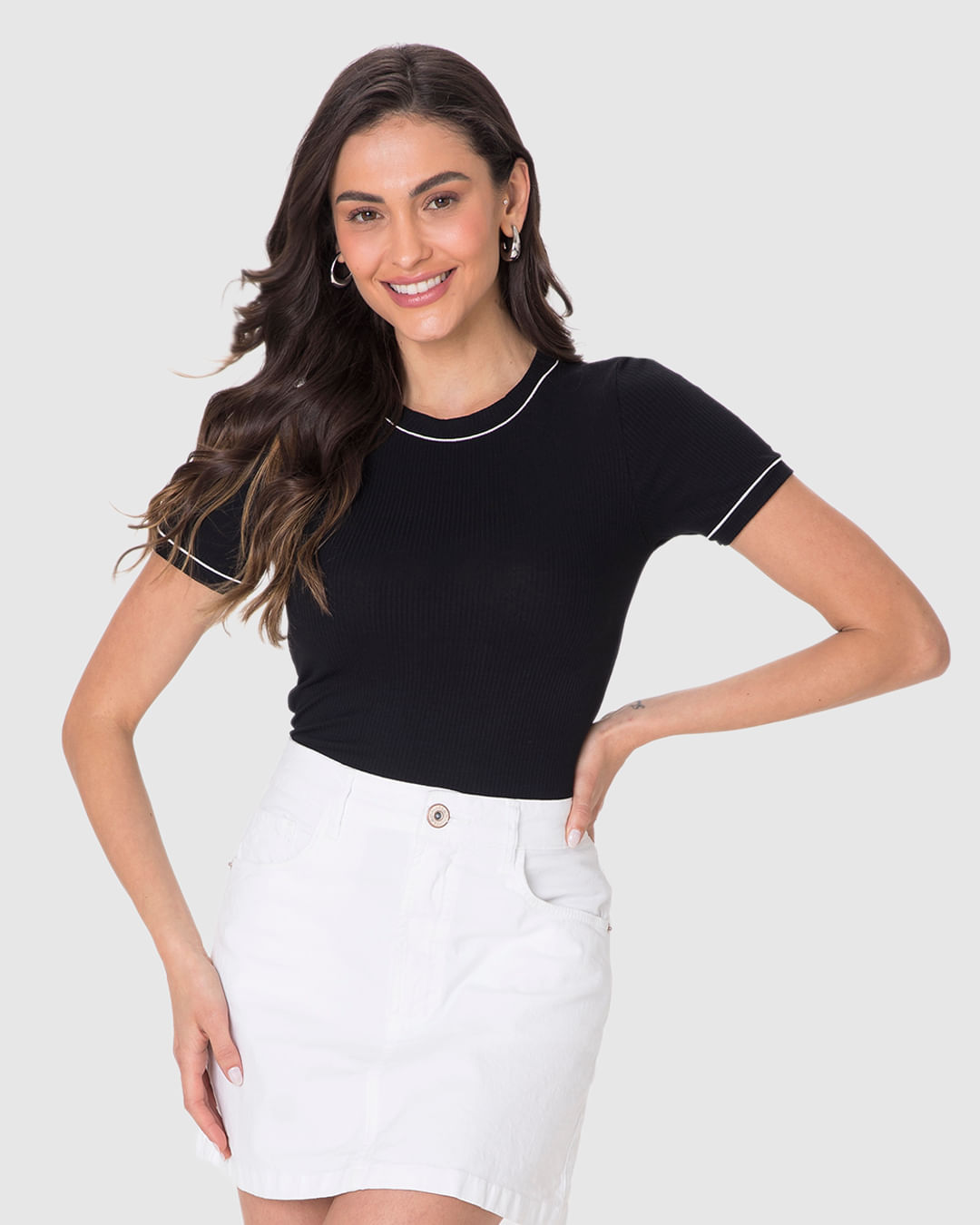 Blusa Básica Feminina Costura Contraste Em Malha Viscose Canelada