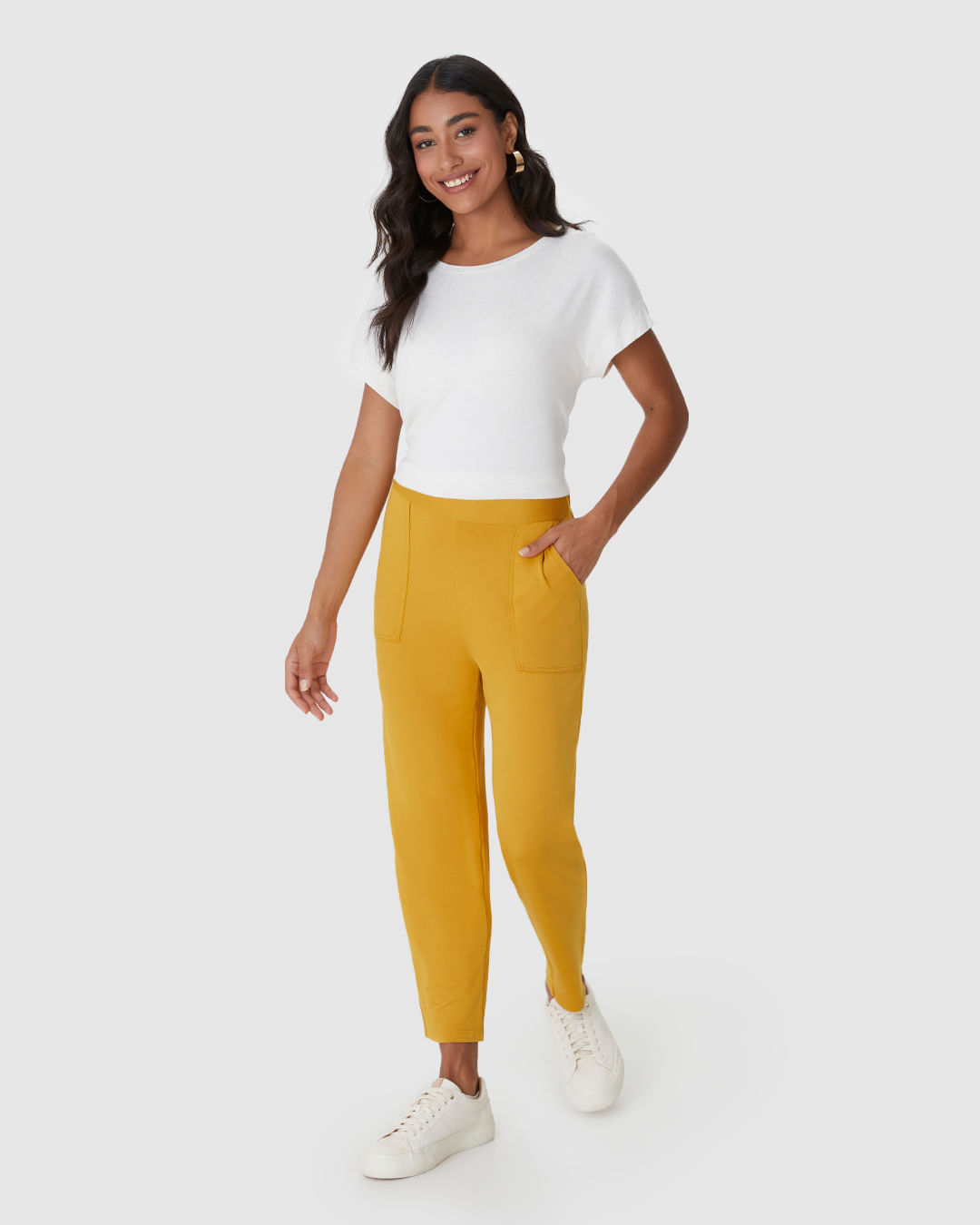 Calça Feminina Carrot Bolso Funcional em Moletinho de Viscose