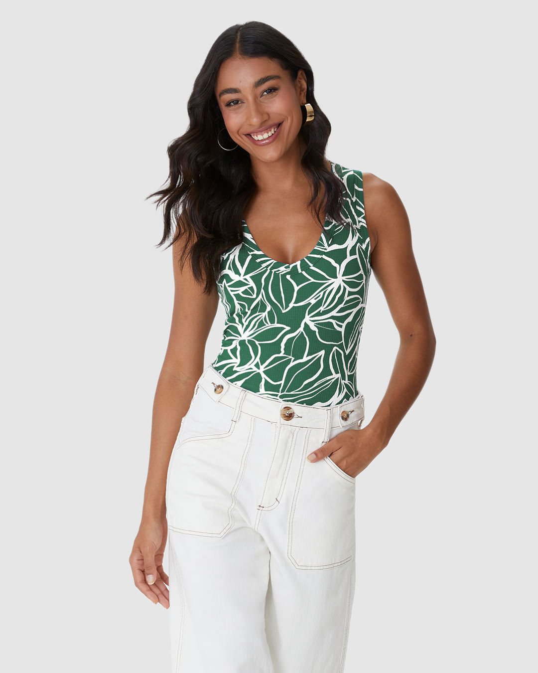 Regata Feminina Folhagem Decote V Alça Larga Em Malha Viscose Canelada