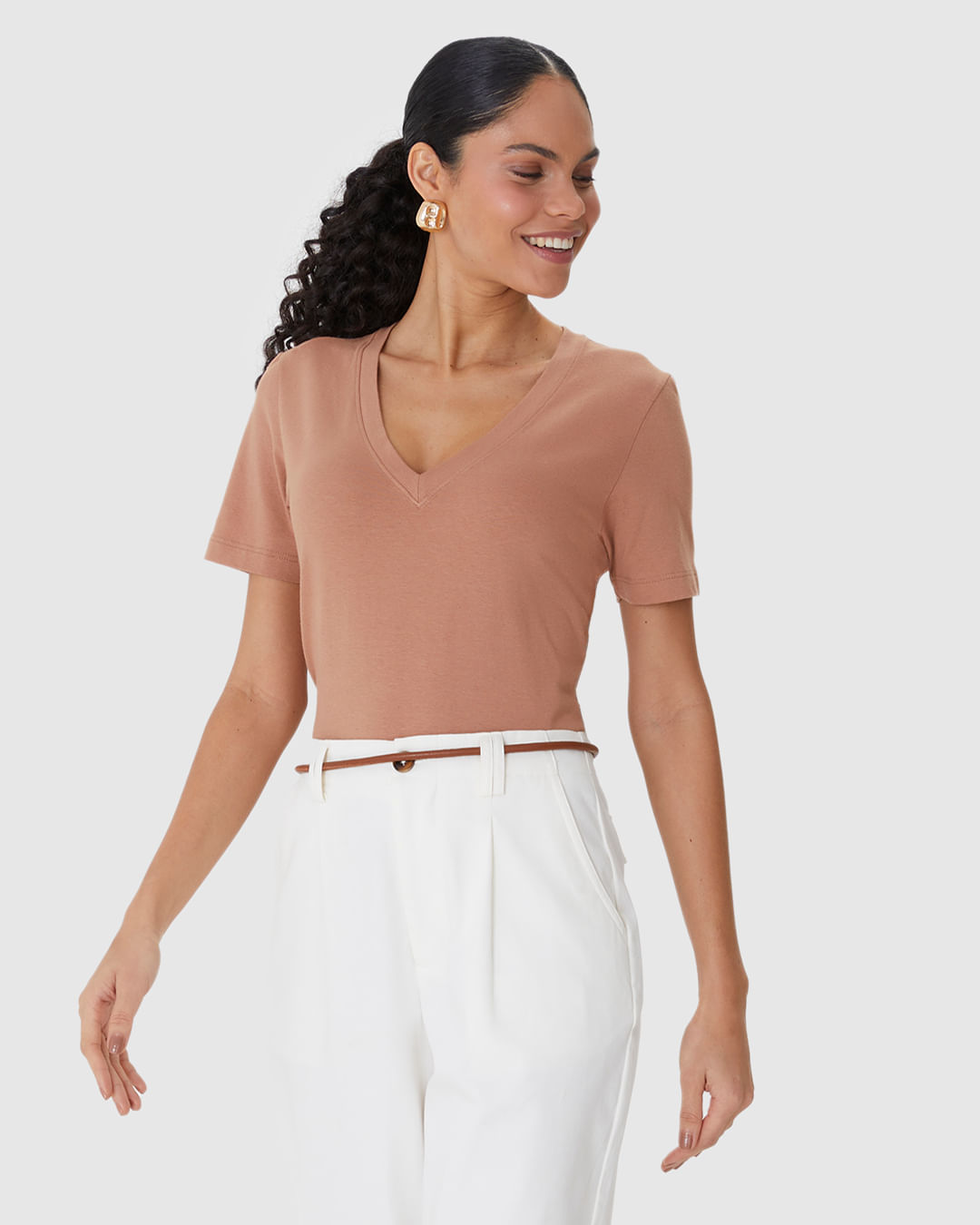Blusa Básica Feminina Decote V Manga Curta em Malha Linho