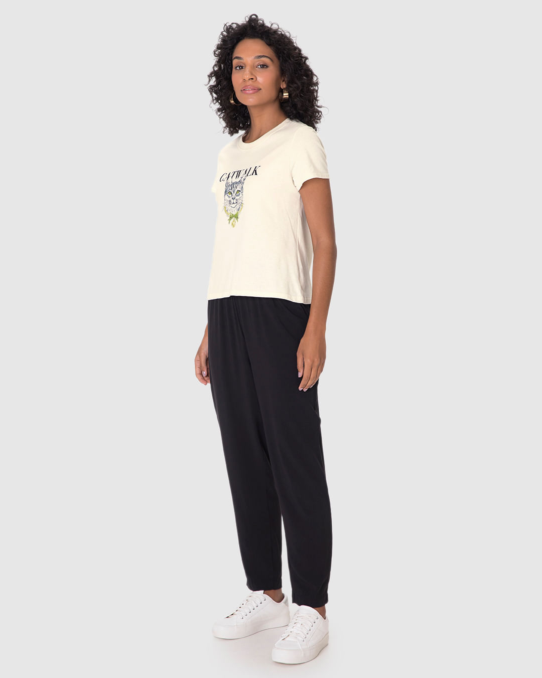 Camiseta Feminina Estampa Ilustrativa Catwalk Em Algodão - Imagem 7