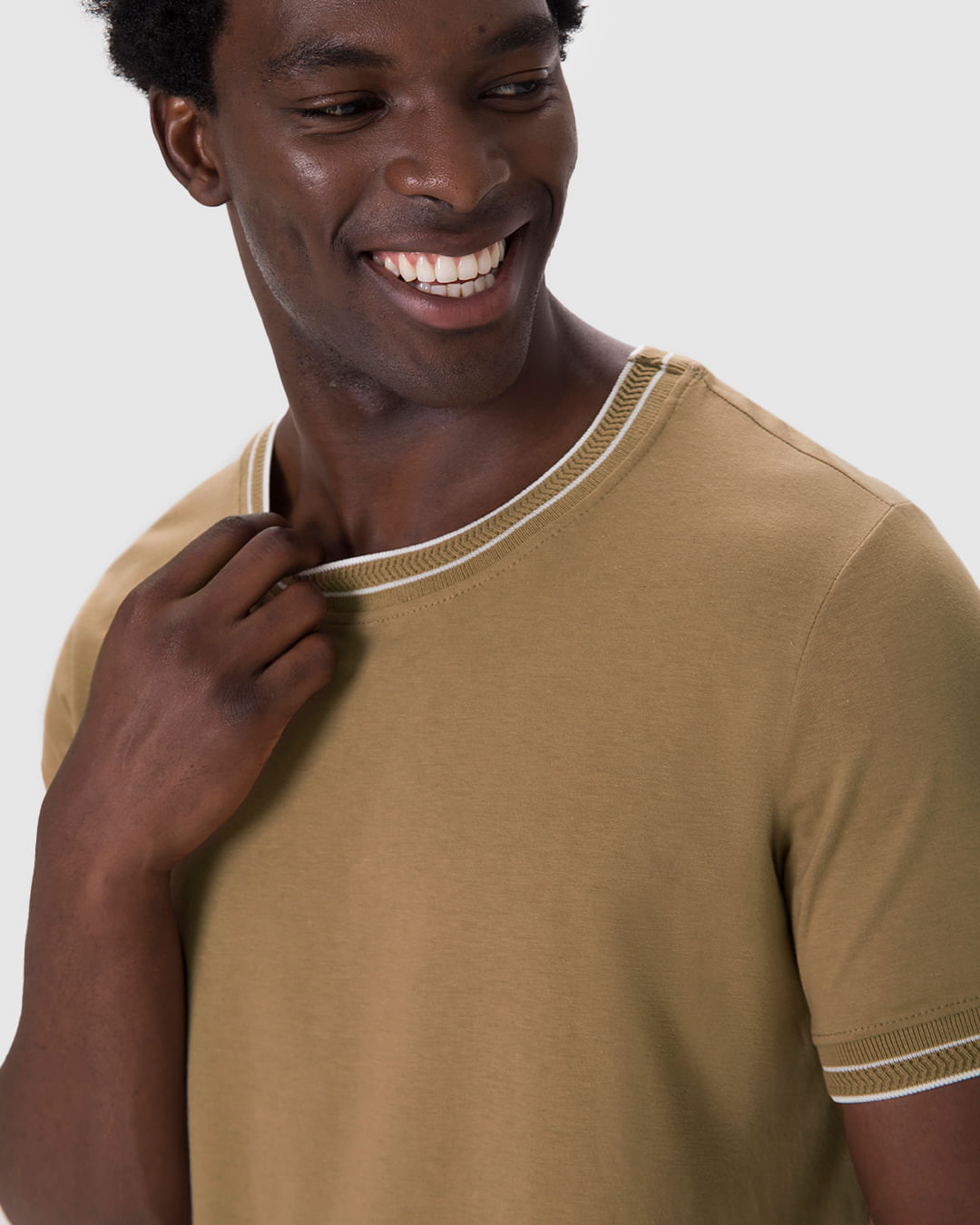 Camiseta Masculina Slim Detalhe Retilínea Costura Contraste Em Algodão - Imagem 18