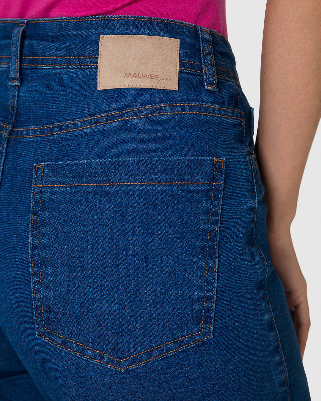 Shorts Feminino Comfort Bolso Funcional Etiqueta Decorativa Em Jeans Stretch - Imagem 3