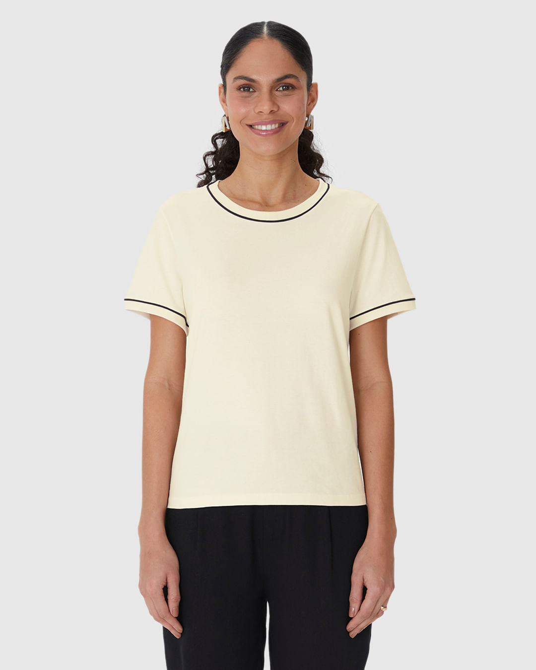 Blusa Básica Feminina Decote Redondo Costura Contraste Em Algodão - Imagem 4