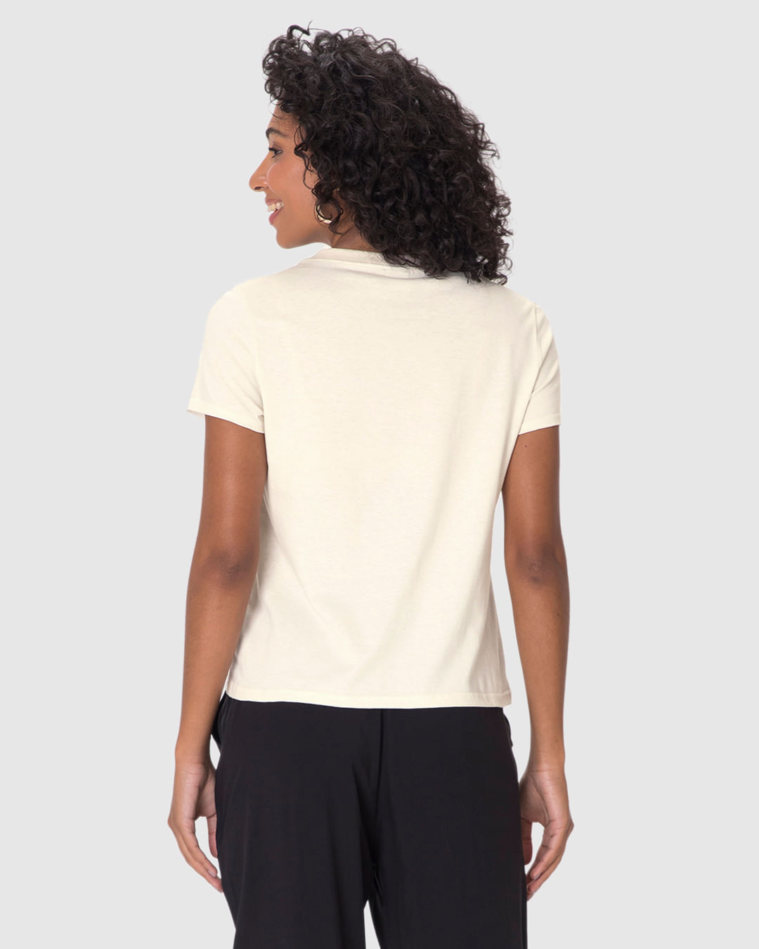 Camiseta Feminina Estampa Ilustrativa Catwalk Em Algodão - Imagem 15