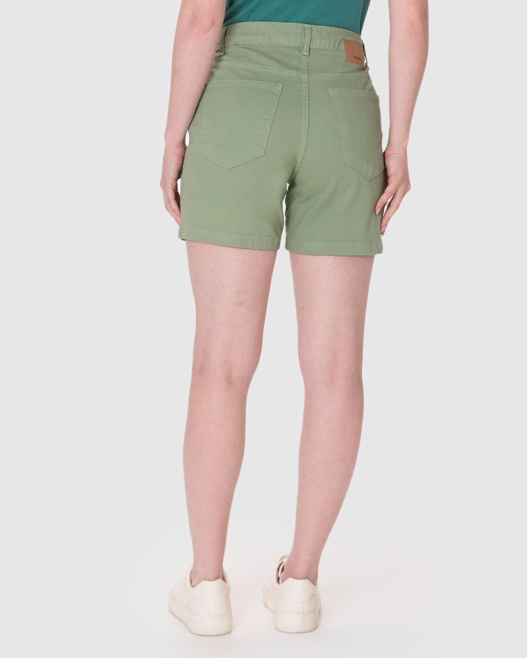 Bermuda Feminina Comfort Cintura Média Em Sarja Com Elastano - Imagem 35