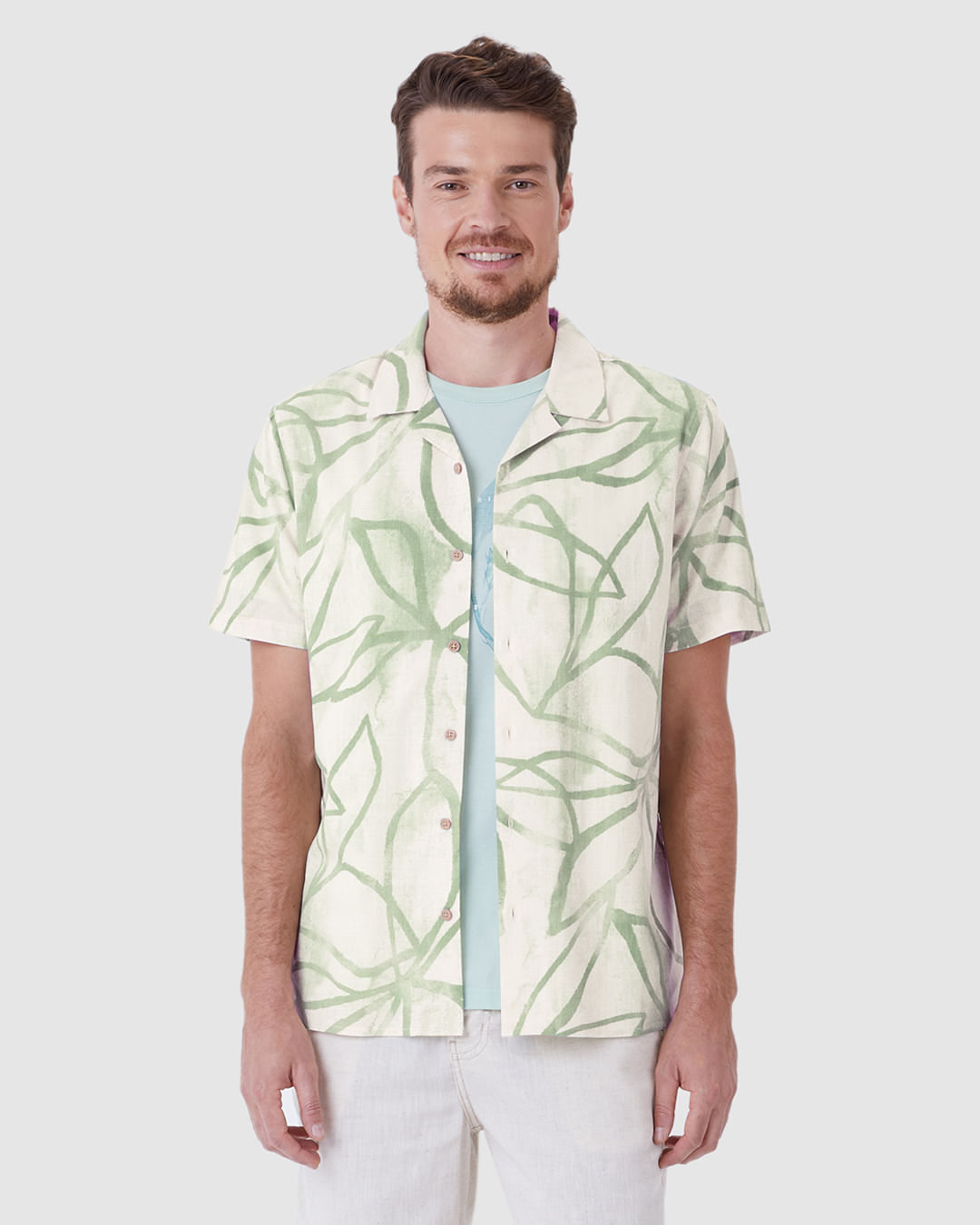 Camisa Masculina Estampa Folhagem Manga Curta em Algodão