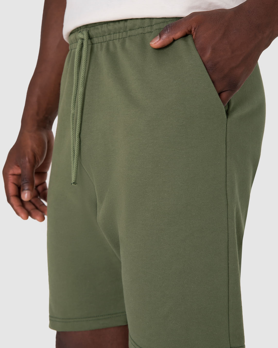 Bermuda Básica Masculina Comfort Bolso Costas Em Moletom - Imagem 3