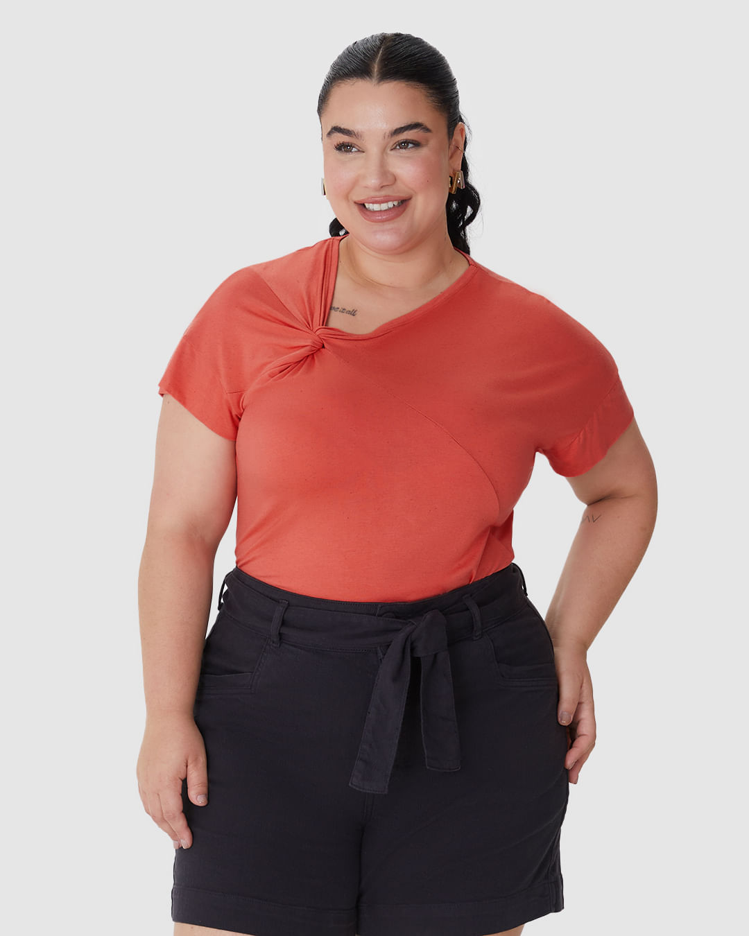 Blusa Feminina Plus Size Detalhe Torção Frontal em Malha Viscolinho Stretch