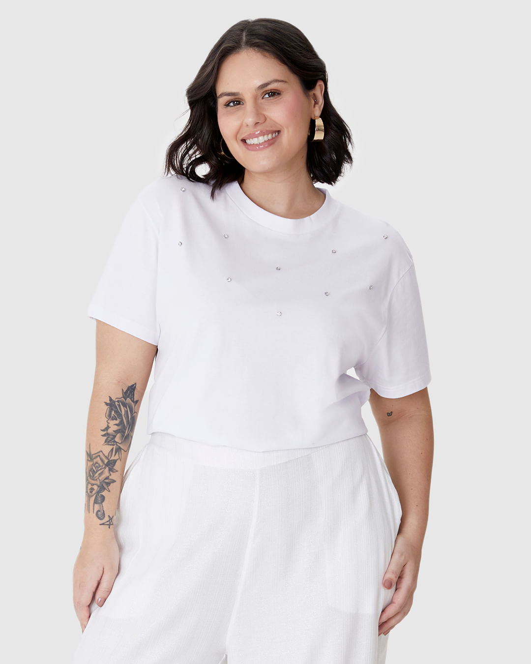 Camiseta Feminina Plus Size Box Aplique Rebite Com Strass Em Algodão