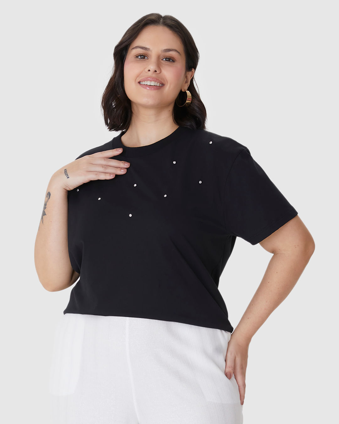 Camiseta Feminina Plus Size Box Aplique Rebite Com Strass Em Algodão - Imagem 16