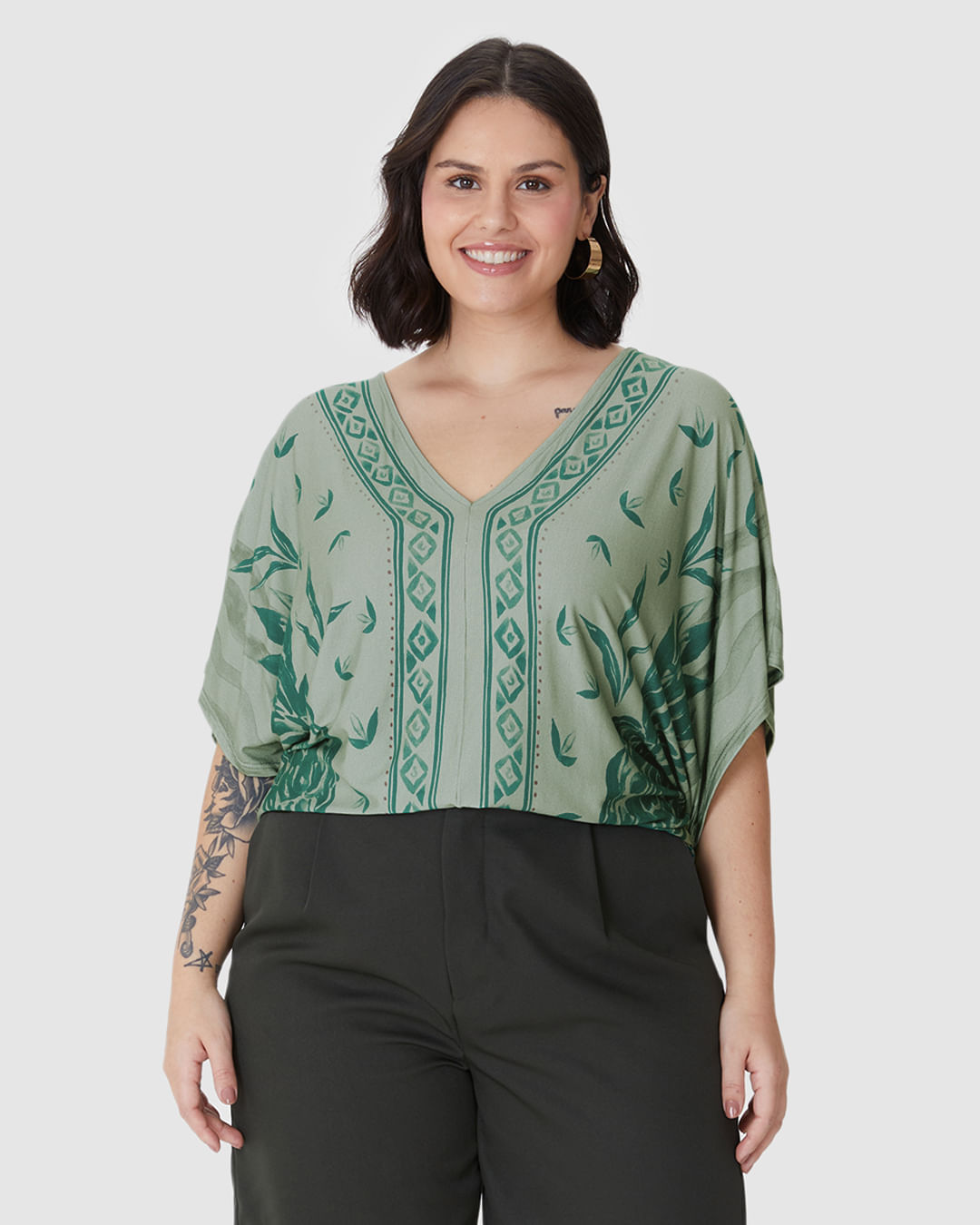 Blusa Feminina Plus Size Ampla Estampada Decote V Em Viscose Stretch - Imagem 6