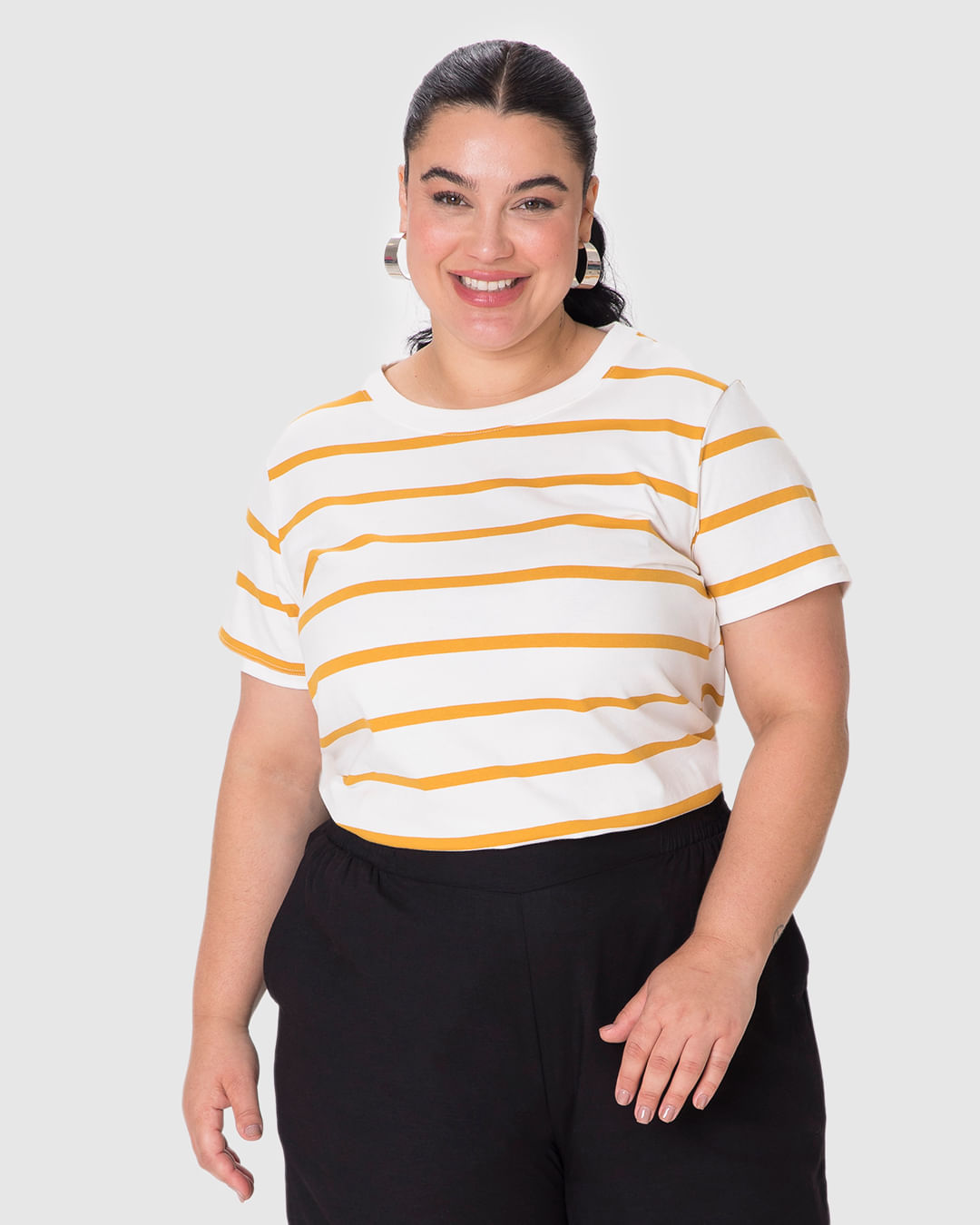 Blusa Feminina Plus Size Decote Redondo Manga Curta em Malha Listrada