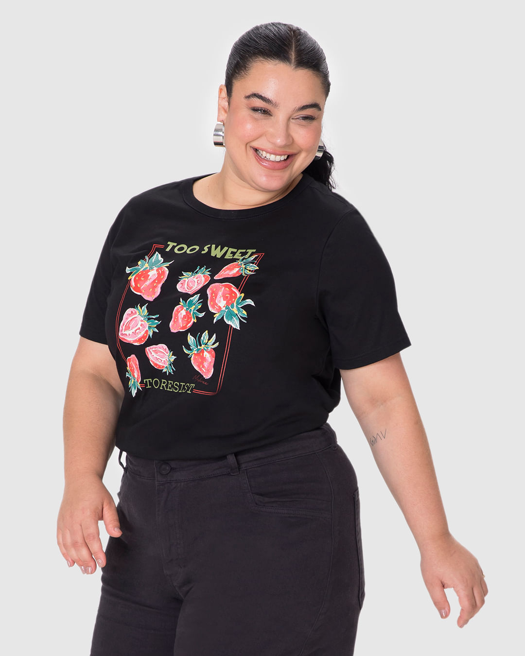 Camiseta Feminina Plus Size Estampa Too Sweet To Resist Em Algodão - Imagem 11