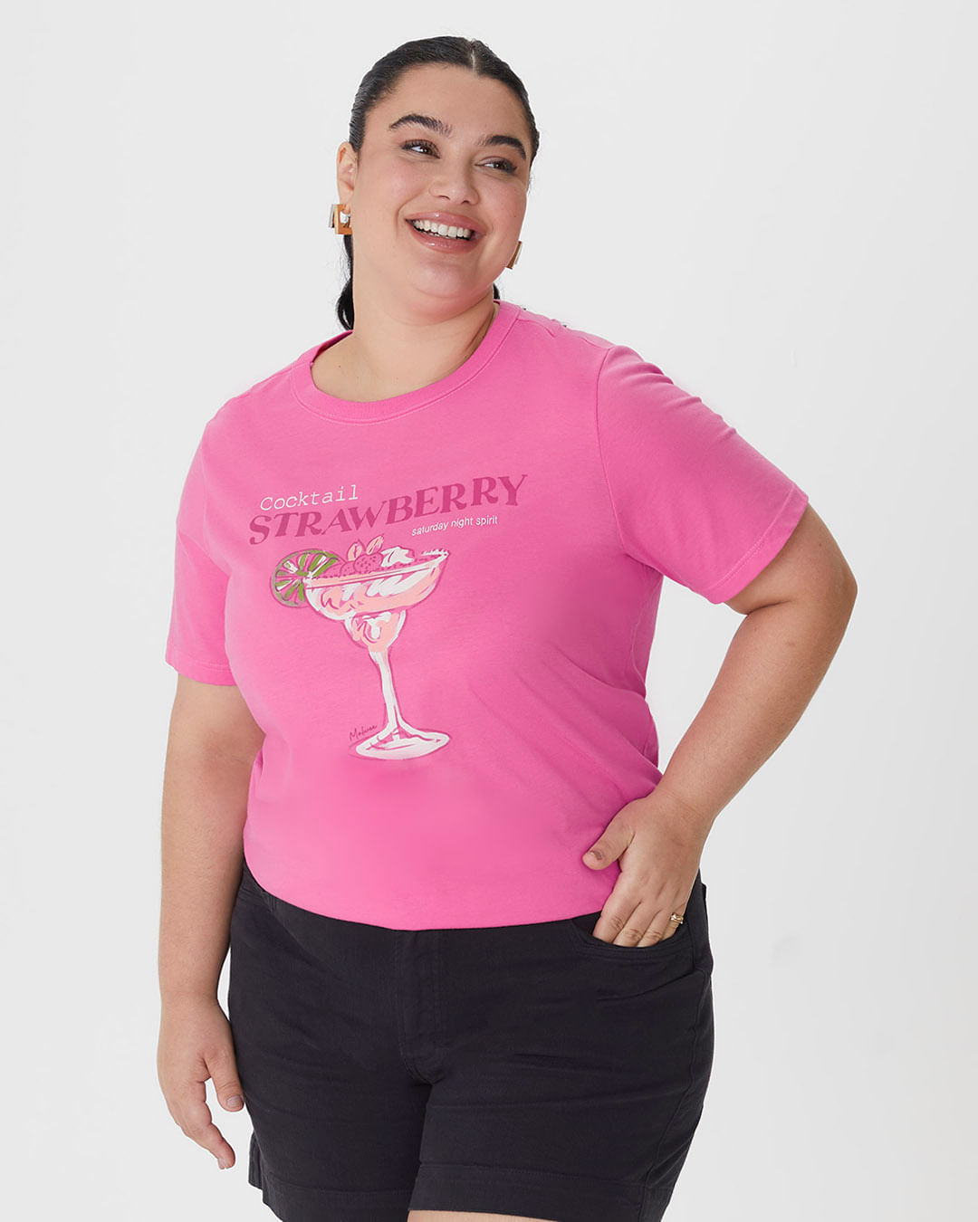 Camiseta Feminina Plus Size Estampa Cocktail Strawberry em Algodão