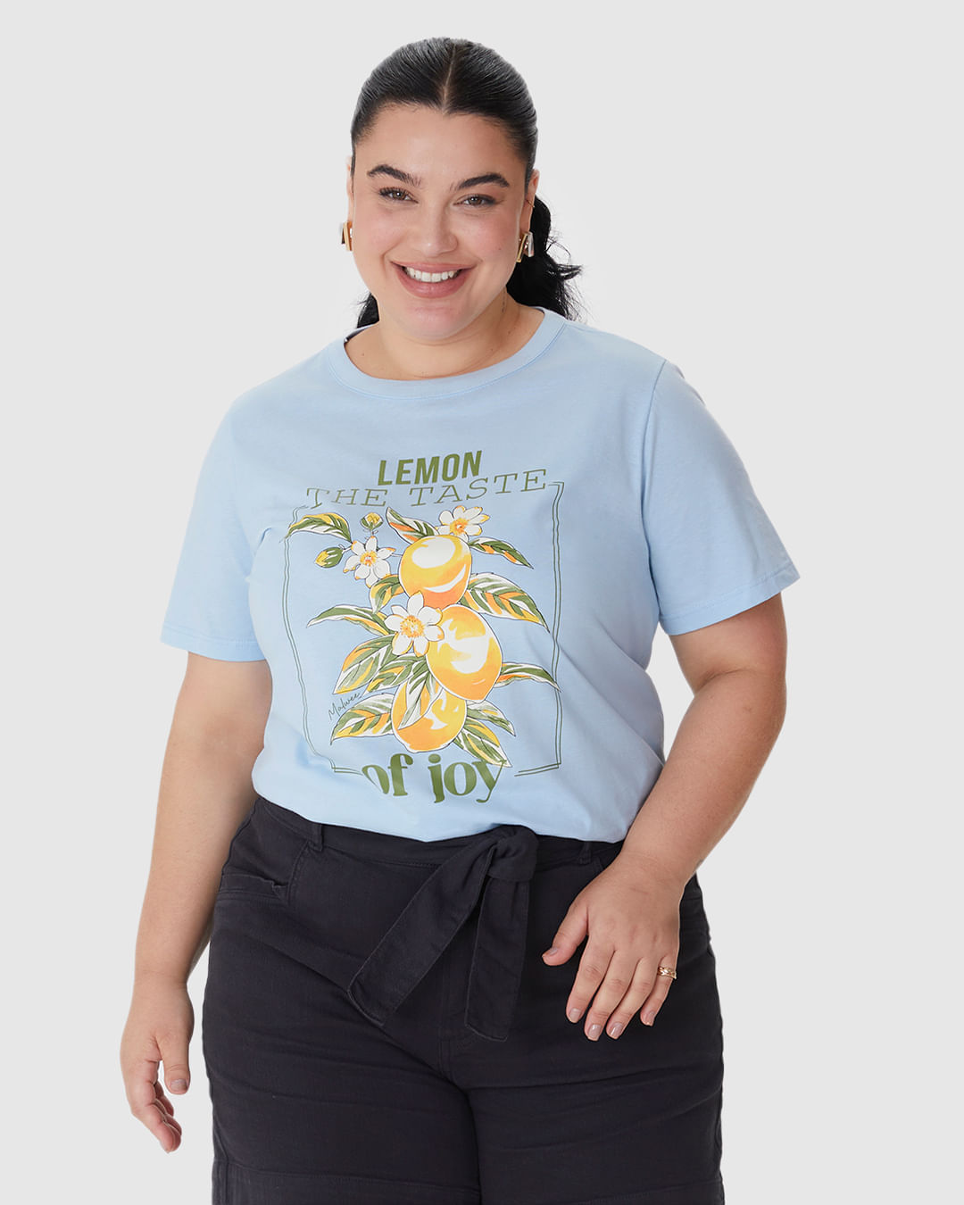 Camiseta Feminina Plus Size Estampa Lemon The Taste Of Joy Em Algodão - Imagem 11