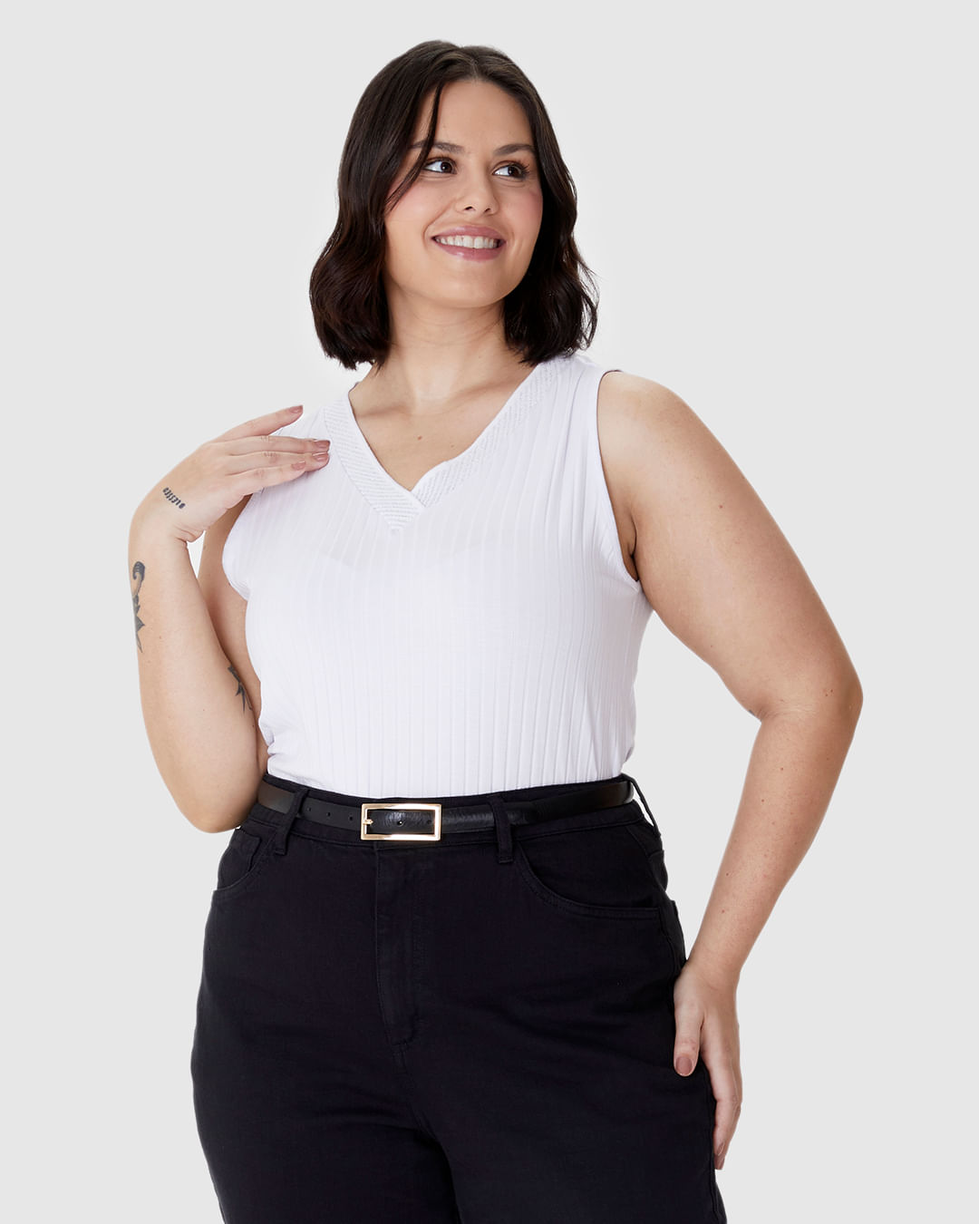 Regata Feminina Plus Size Decote V Retilínea Em Malha Viscose Canelada - Imagem 21