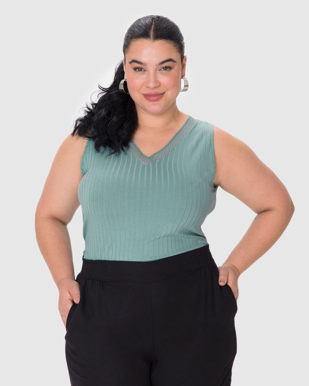 Regata Feminina Plus Size Decote V Retilínea Em Malha Viscose Canelada - Imagem 21