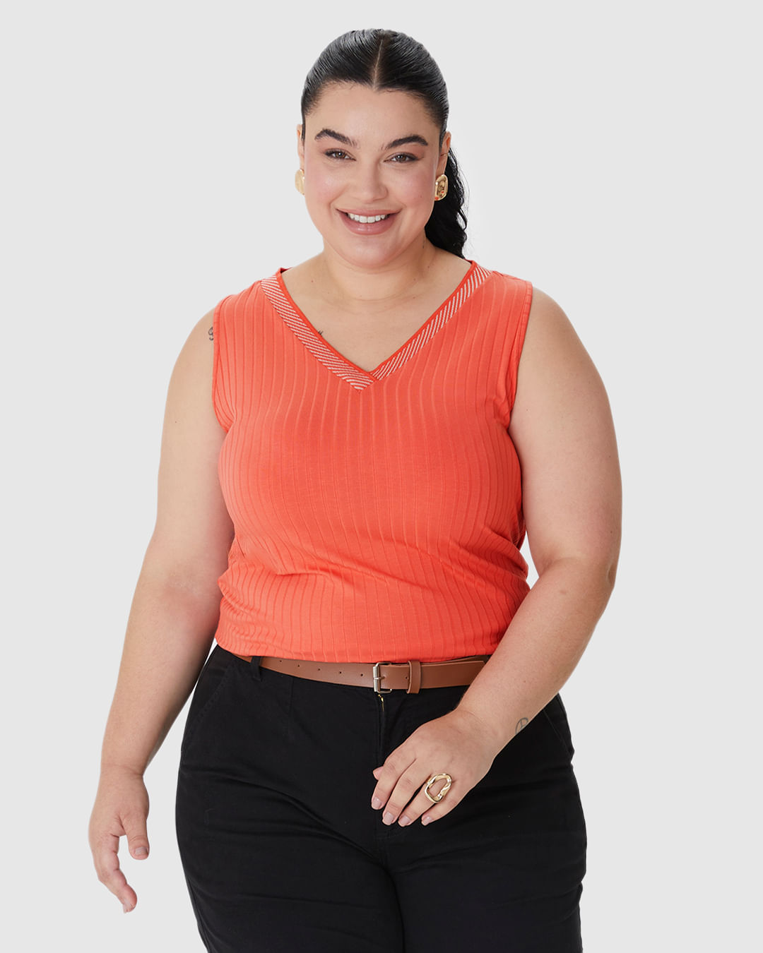 Regata Feminina Plus Size Decote V Retilínea Em Malha Viscose Canelada - Imagem 16