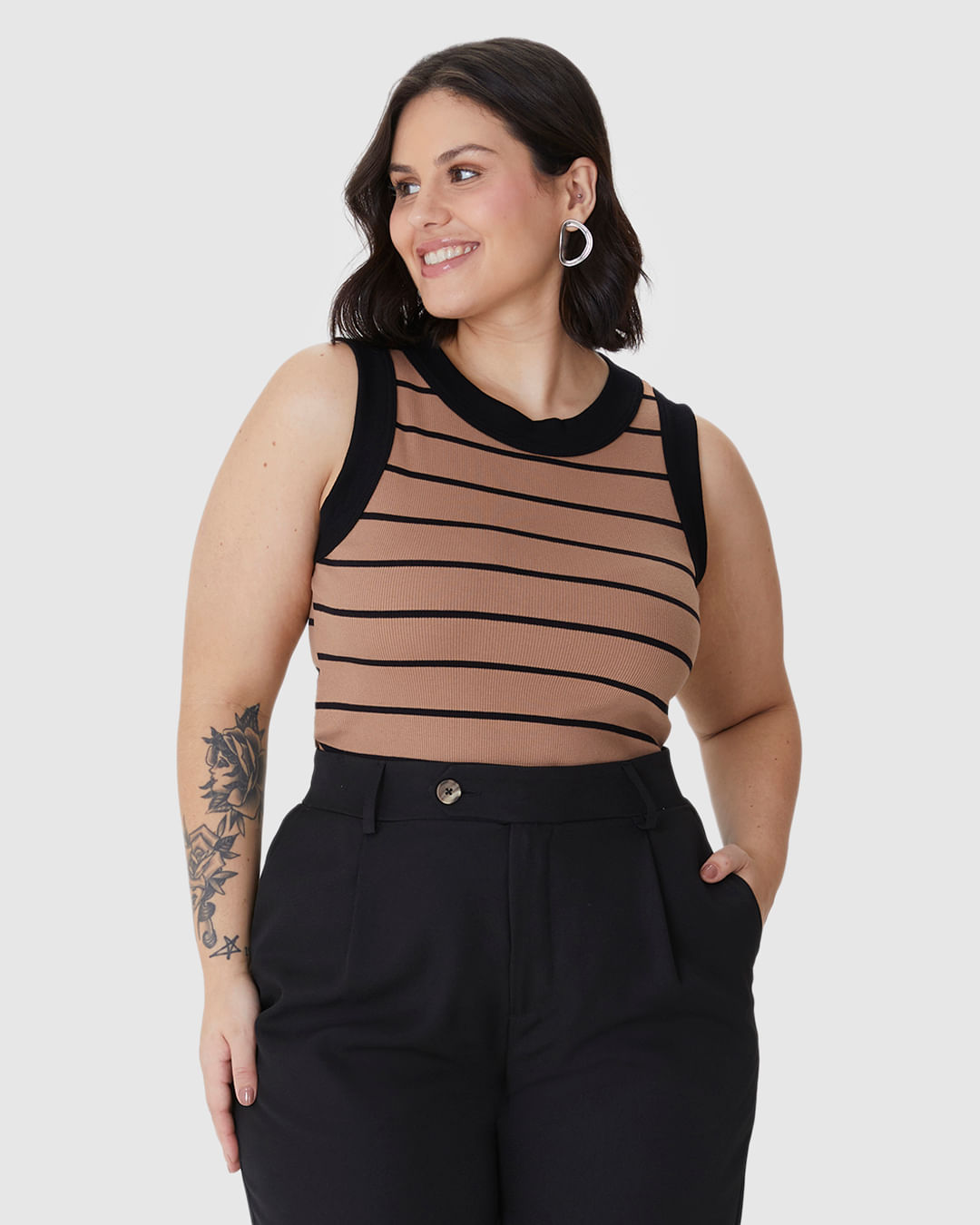 Regata Feminina Plus Size Justa Costura Contraste Em Ribana Listrada - Imagem 16