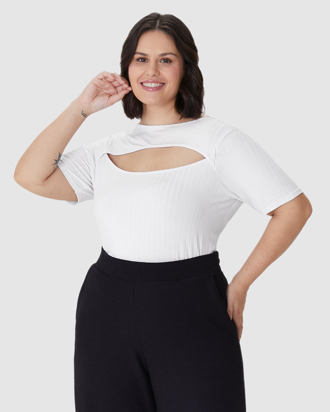 Blusa Feminina Plus Size Decote Detalhe Vazado Em Malha Viscose Canelada - Imagem 6