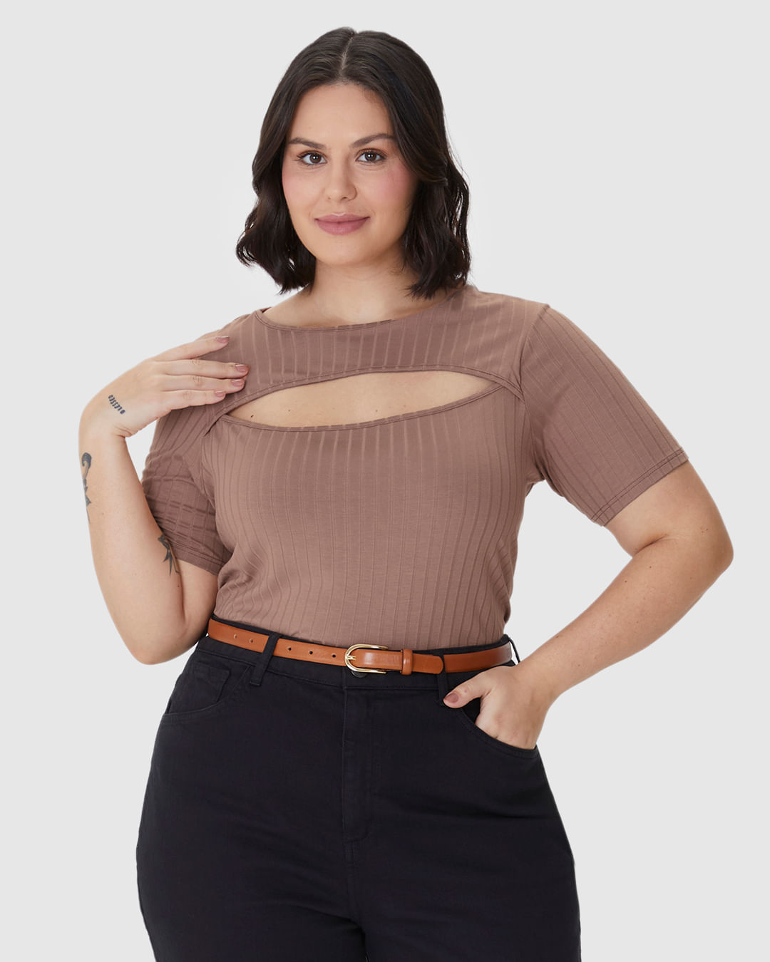 Blusa Feminina Plus Size Decote Detalhe Vazado Em Malha Viscose Canelada