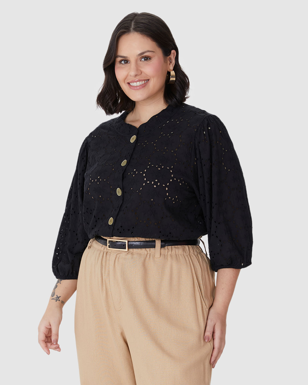 Blusa Feminina Plus Size Abotoamento Frontal Manga 3/4 em Laise Algodão