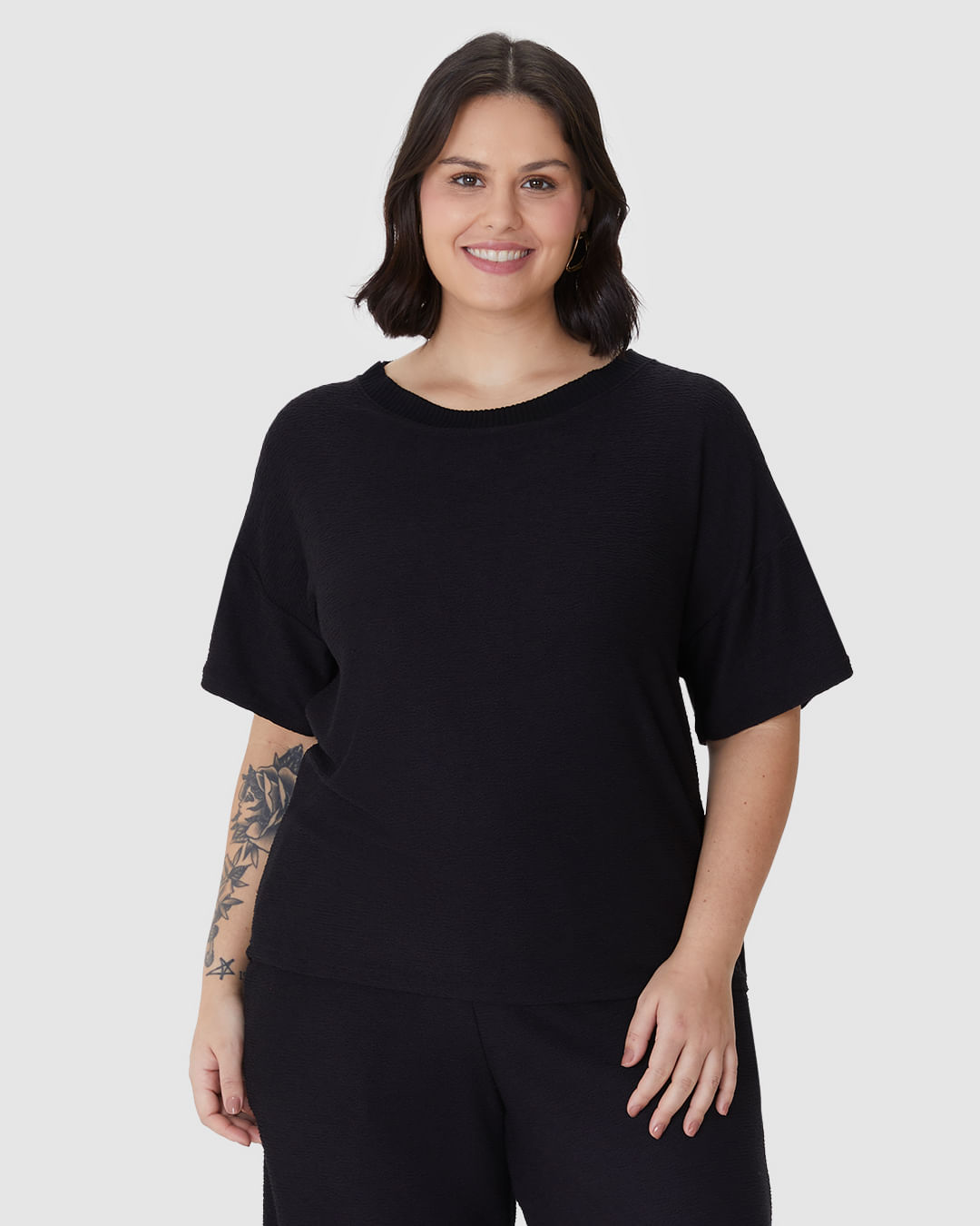 Blusa Feminina Plus Size Mullet Manga Curta Em Malha Viscose Texturizada