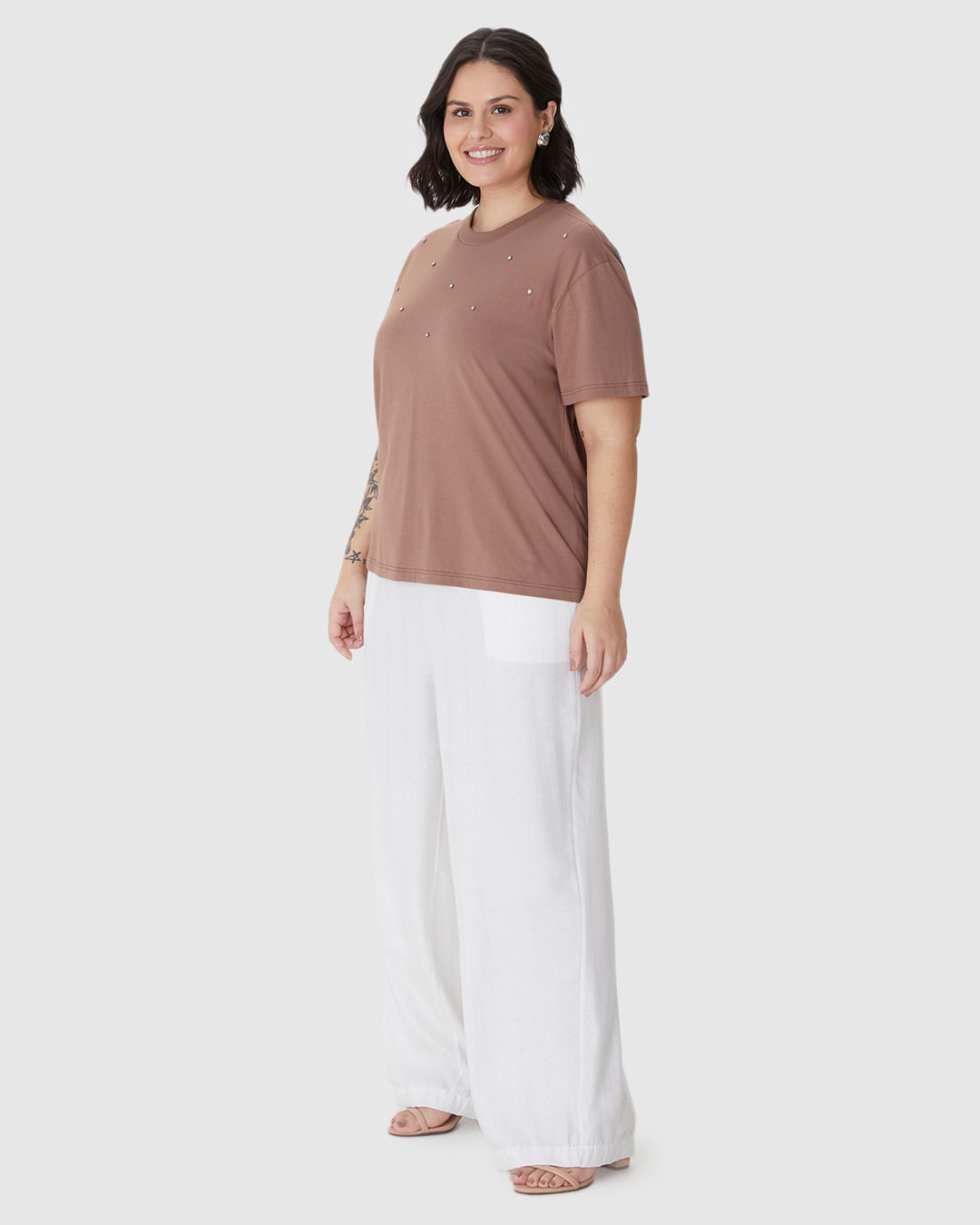 Camiseta Feminina Plus Size Box Aplique Rebite Com Strass Em Algodão - Imagem 12